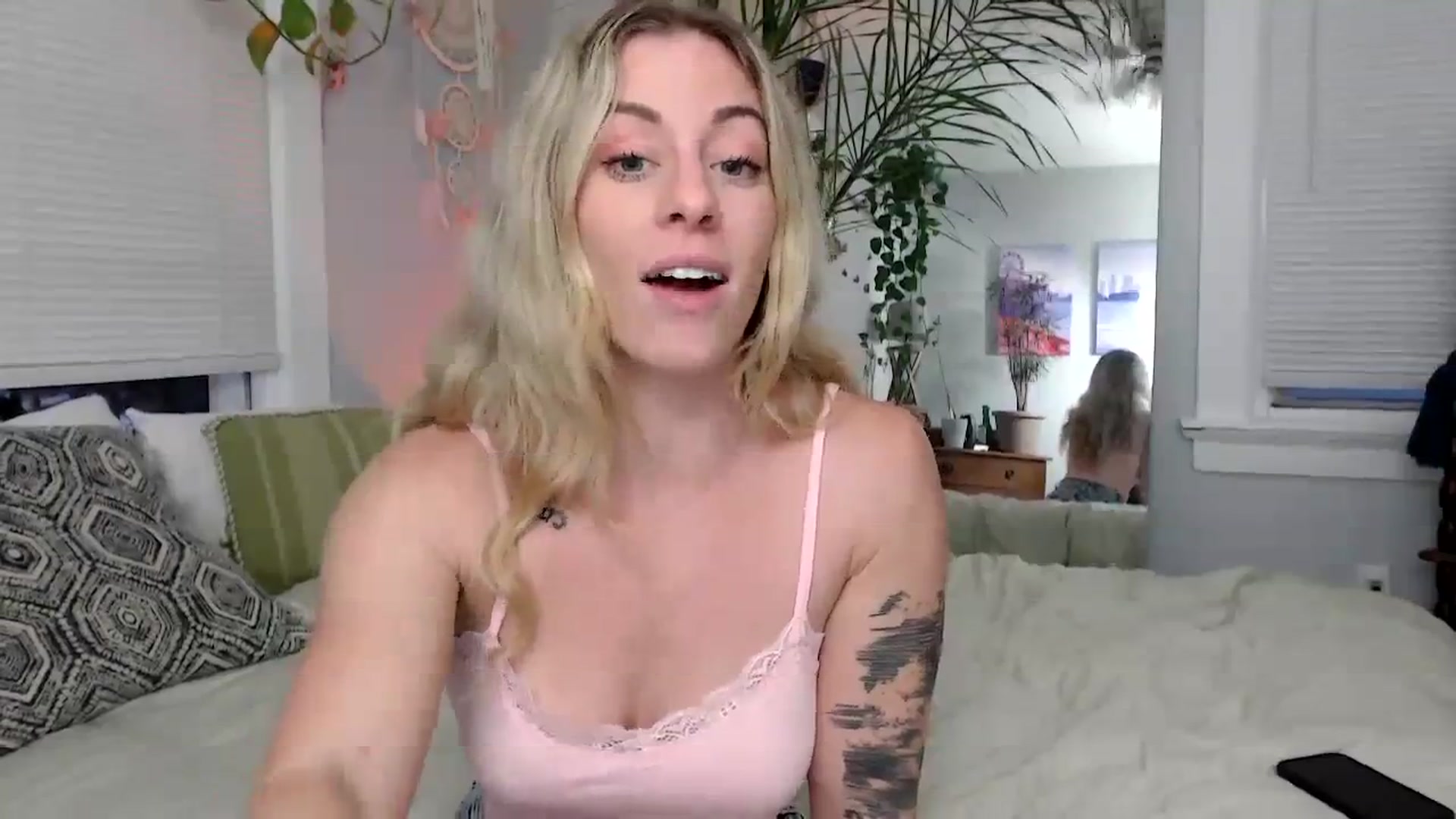 Gallery image thumbnail from AthenaSiren's myfreecams stream on, 10/03/2023, 23:27 image 13 of 20