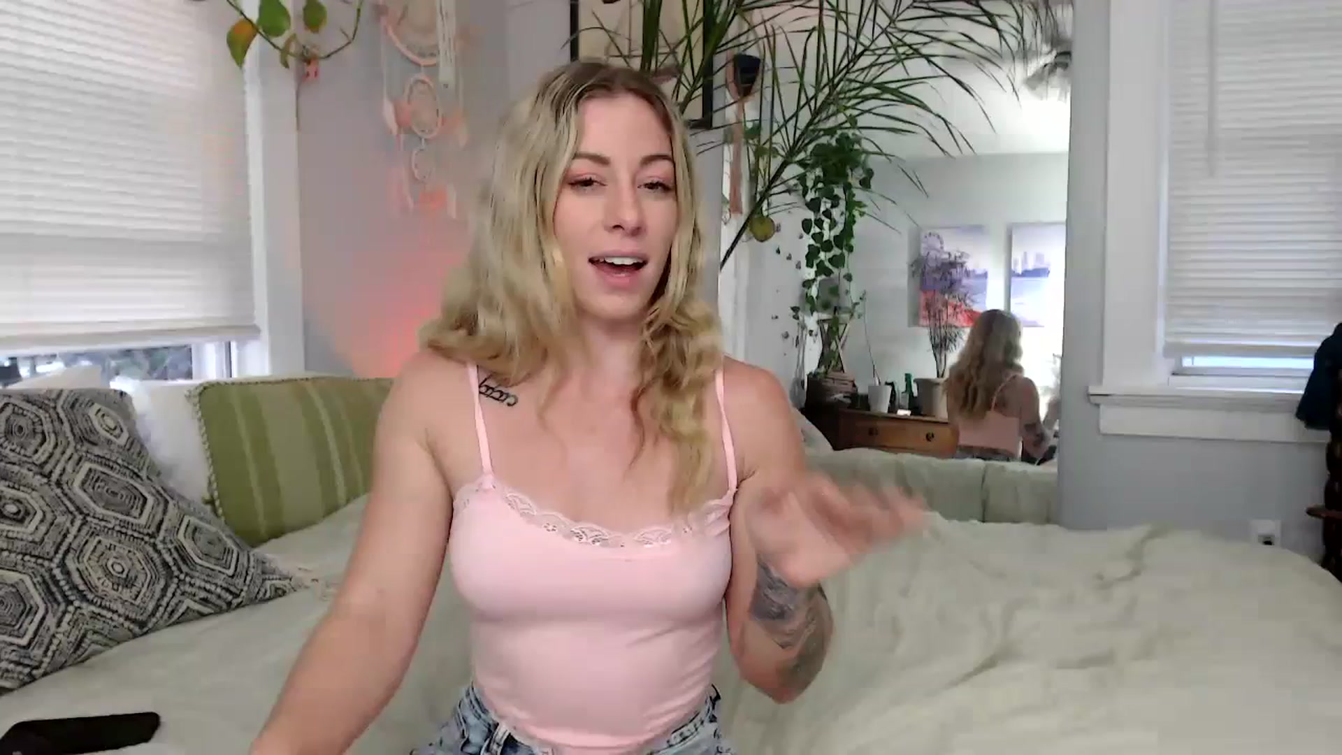 Gallery image thumbnail from AthenaSiren's myfreecams stream on, 10/03/2023, 23:27 image 1 of 20