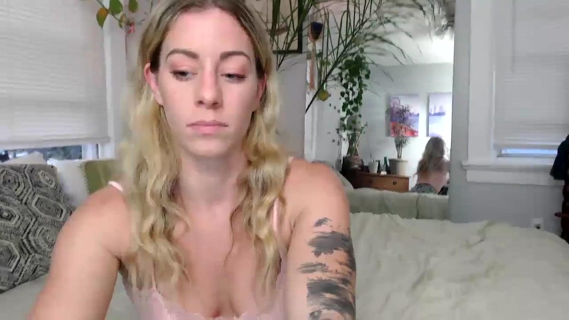 Gallery image thumbnail from AthenaSiren's myfreecams stream on, 10/03/2023, 23:27 image 5 of 20