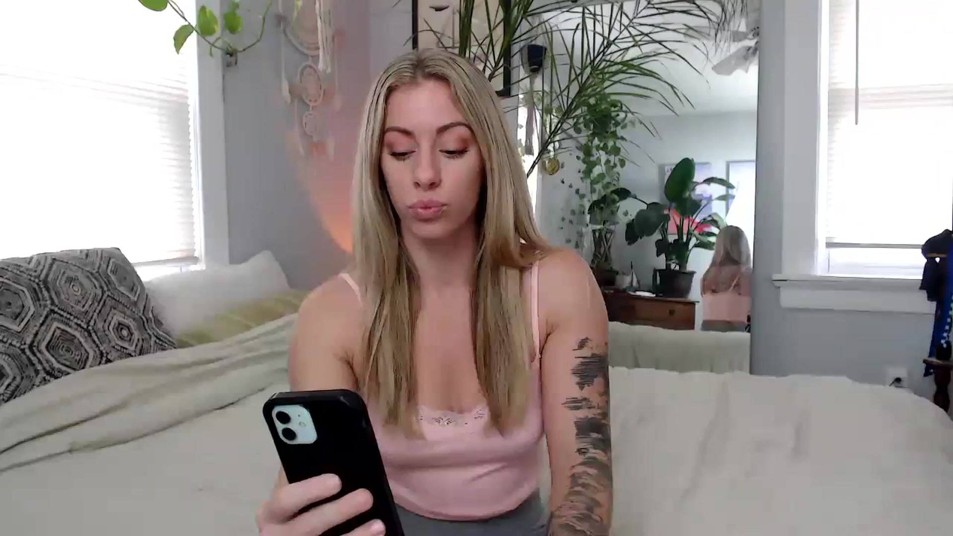Gallery image thumbnail from AthenaSiren's myfreecams stream on, 10/16/2023, 15:00 image 6 of 20