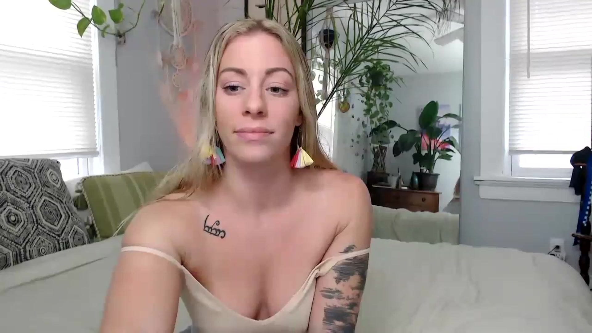 Gallery image thumbnail from AthenaSiren's myfreecams stream on, 10/17/2023, 21:02 image 4 of 20