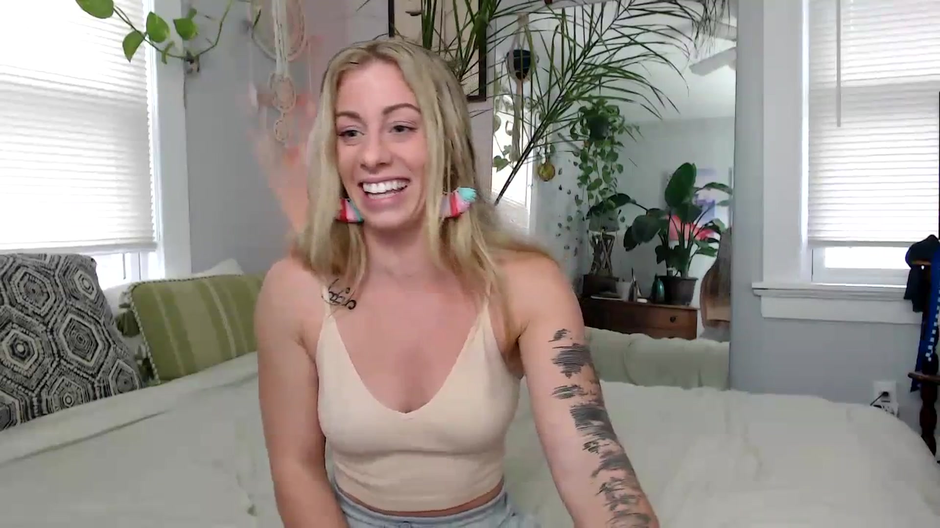 Gallery image thumbnail from AthenaSiren's myfreecams stream on, 10/17/2023, 21:02 image 15 of 20