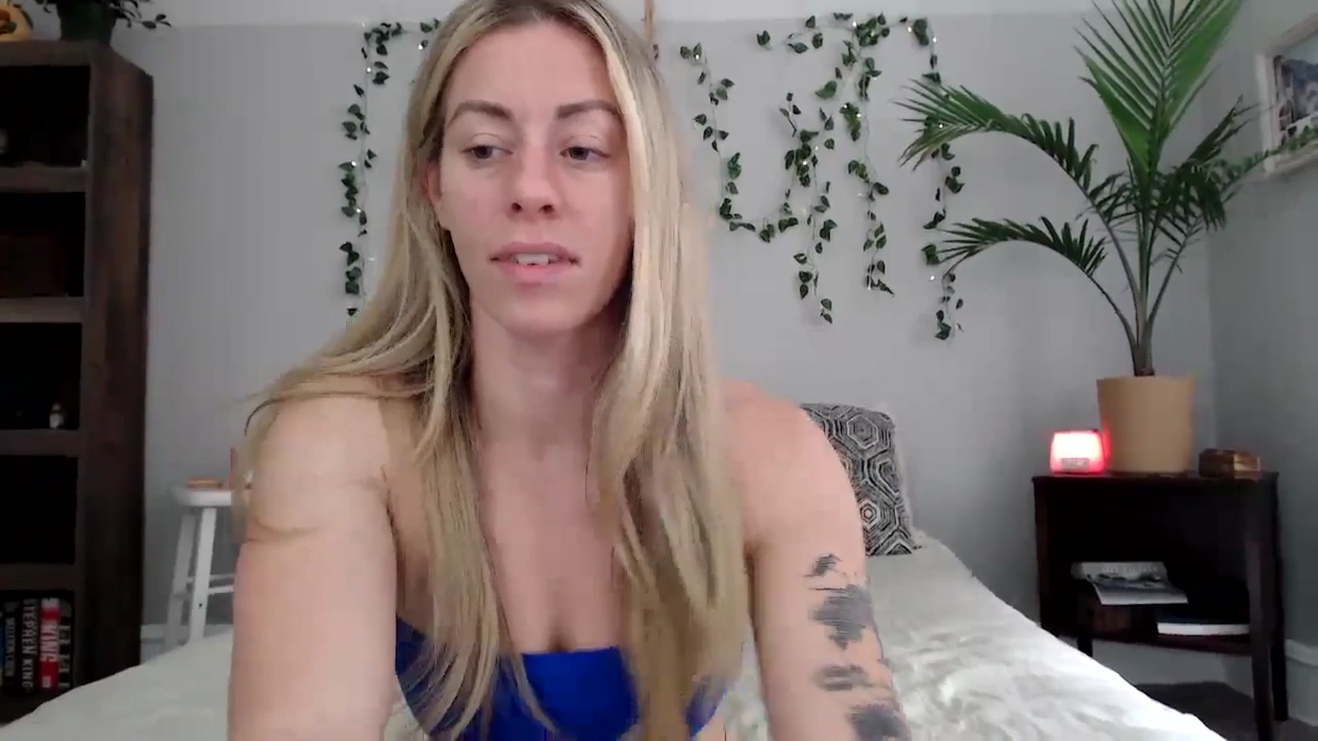 Gallery image thumbnail from AthenaSiren's myfreecams stream on, 04/17/2024, 15:29 image 18 of 20