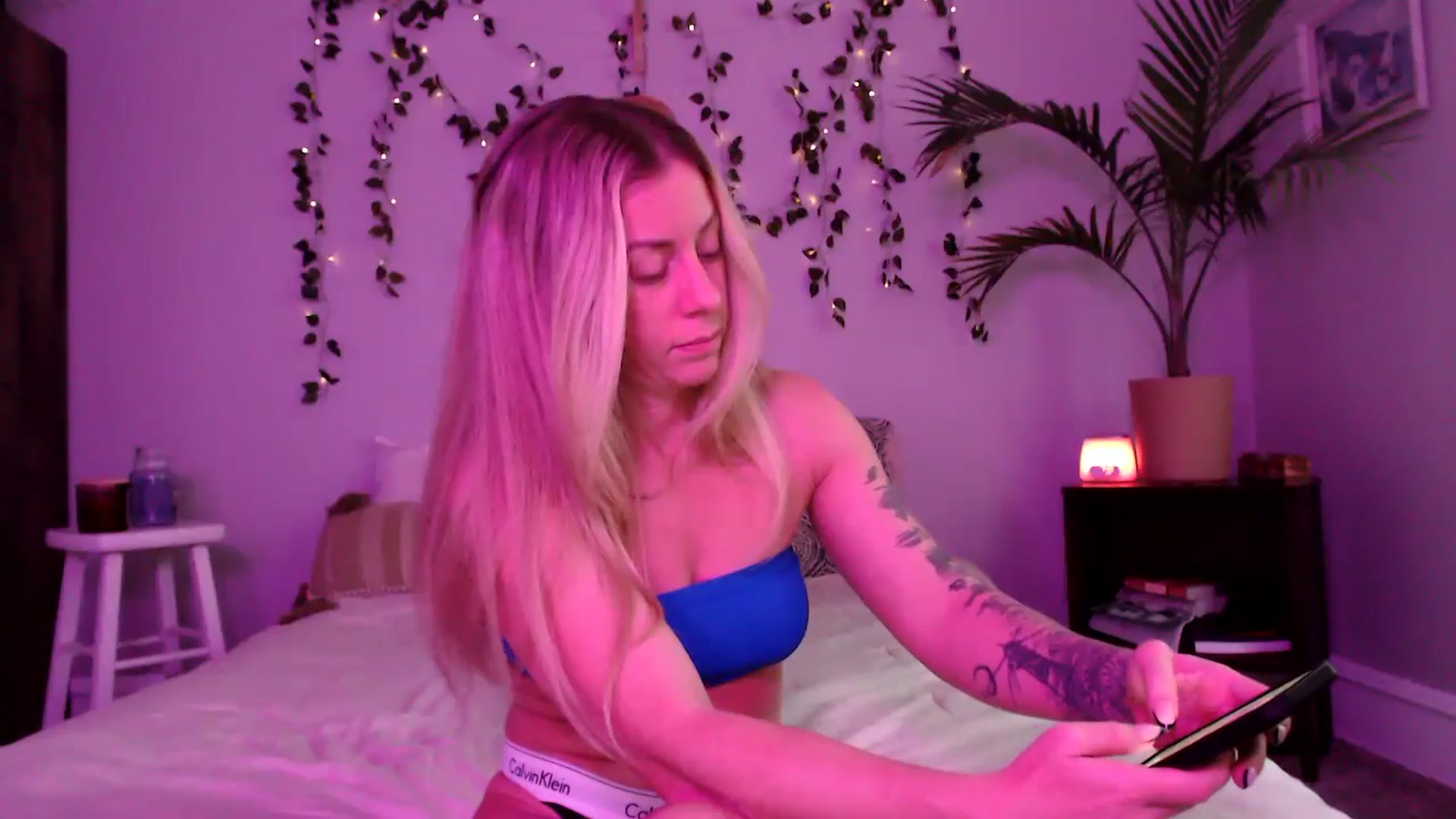 Gallery image thumbnail from AthenaSiren's myfreecams stream on, 05/15/2024, 23:49 image 15 of 20