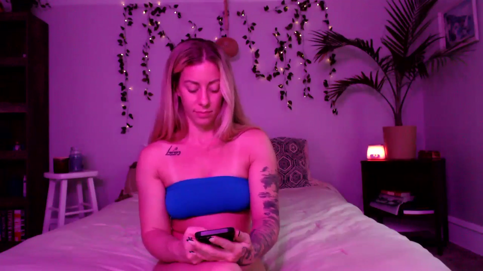 Gallery image thumbnail from AthenaSiren's myfreecams stream on, 05/16/2024, 24:14 image 16 of 20