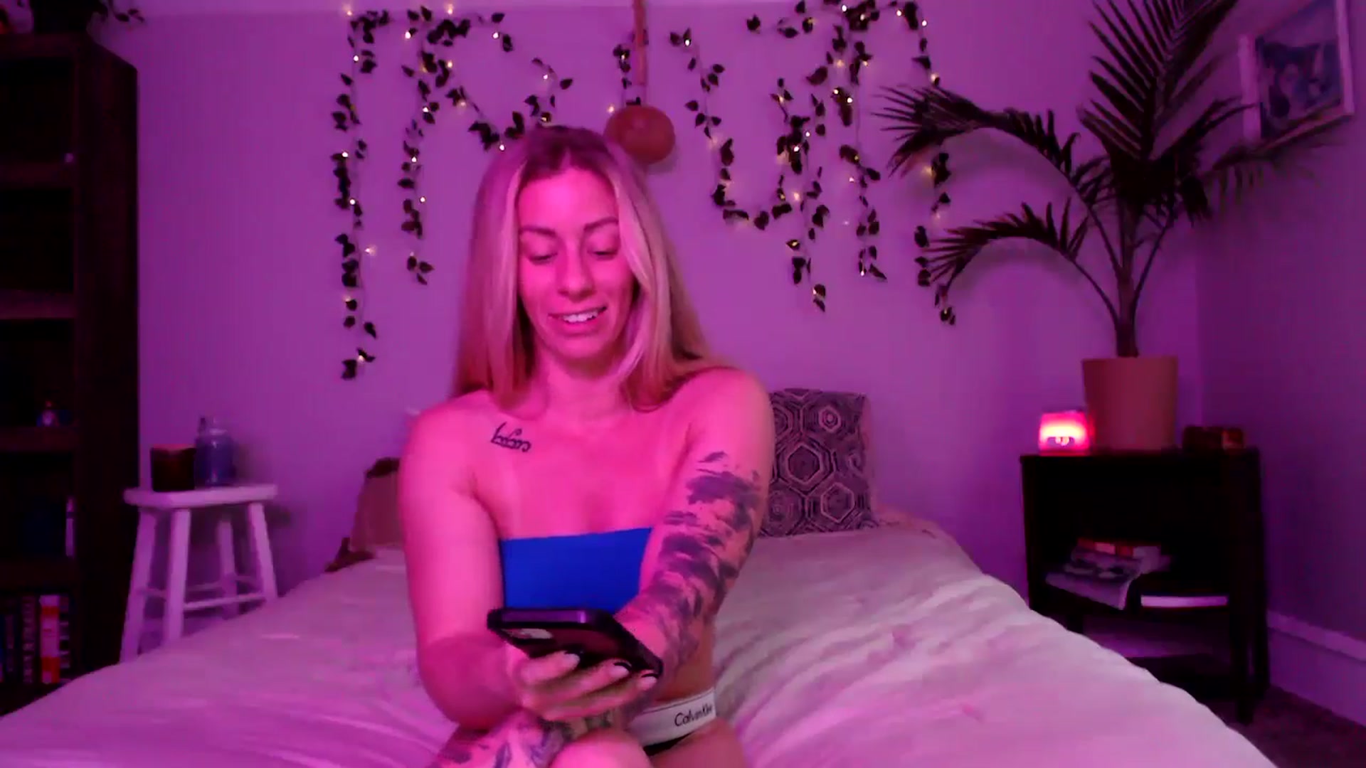 Gallery image thumbnail from AthenaSiren's myfreecams stream on, 05/16/2024, 24:14 image 14 of 20