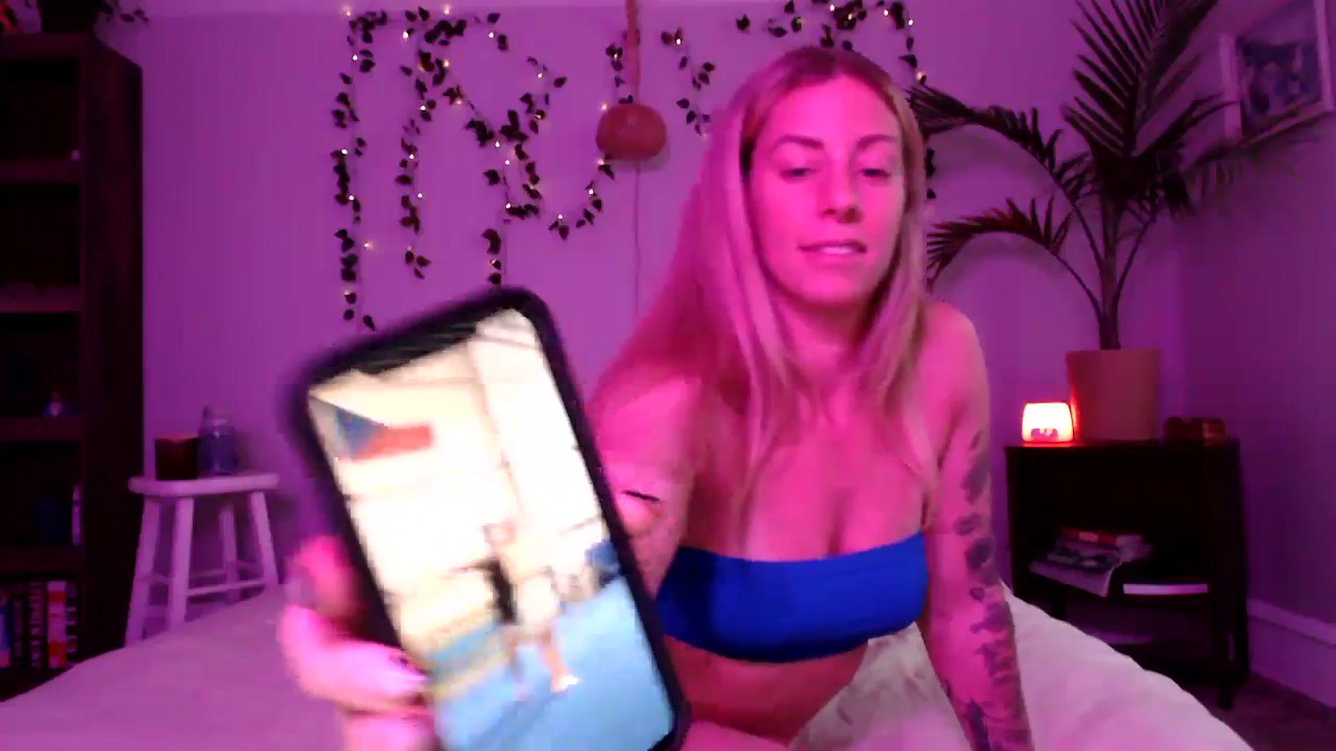 Gallery image thumbnail from AthenaSiren's myfreecams stream on, 05/16/2024, 24:14 image 13 of 20