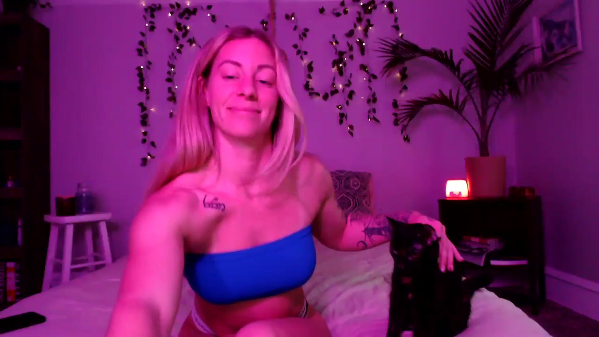 Gallery image thumbnail from AthenaSiren's myfreecams stream on, 05/16/2024, 01:08 image 1 of 20