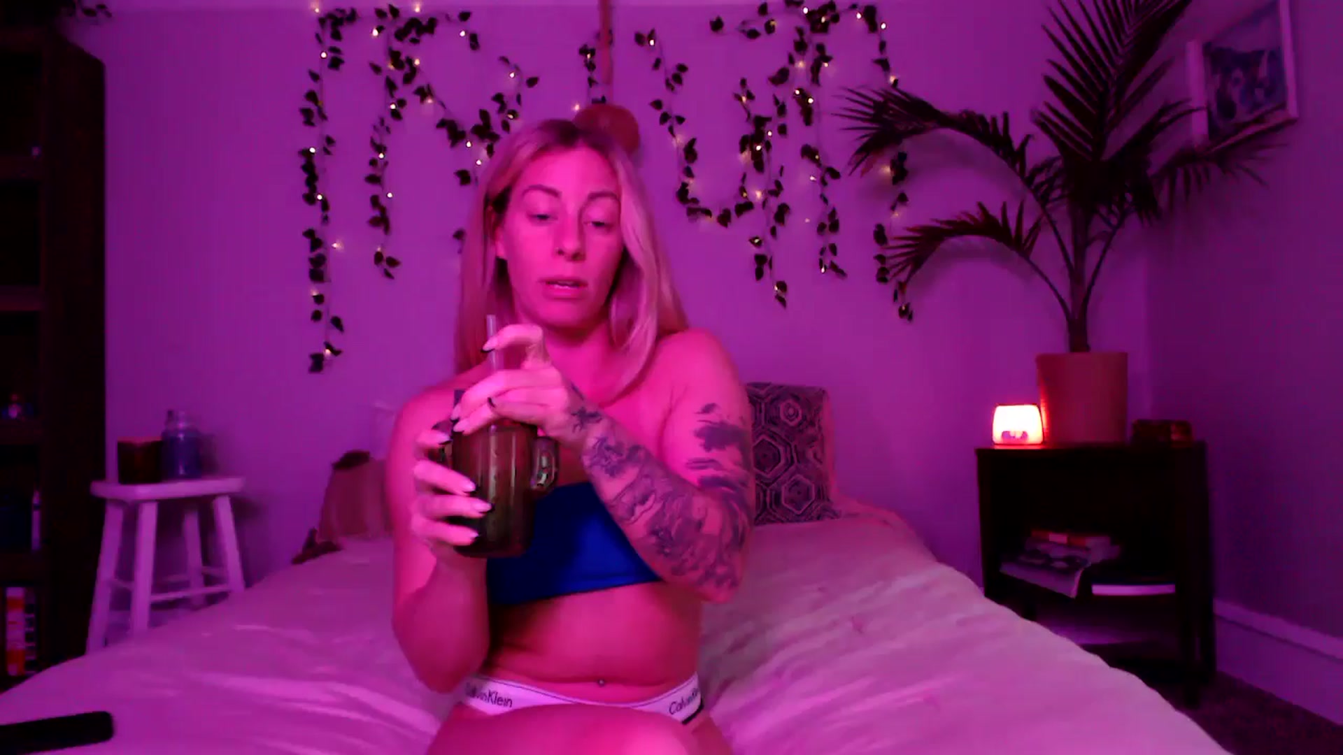 Gallery image thumbnail from AthenaSiren's myfreecams stream on, 05/16/2024, 01:08 image 4 of 20
