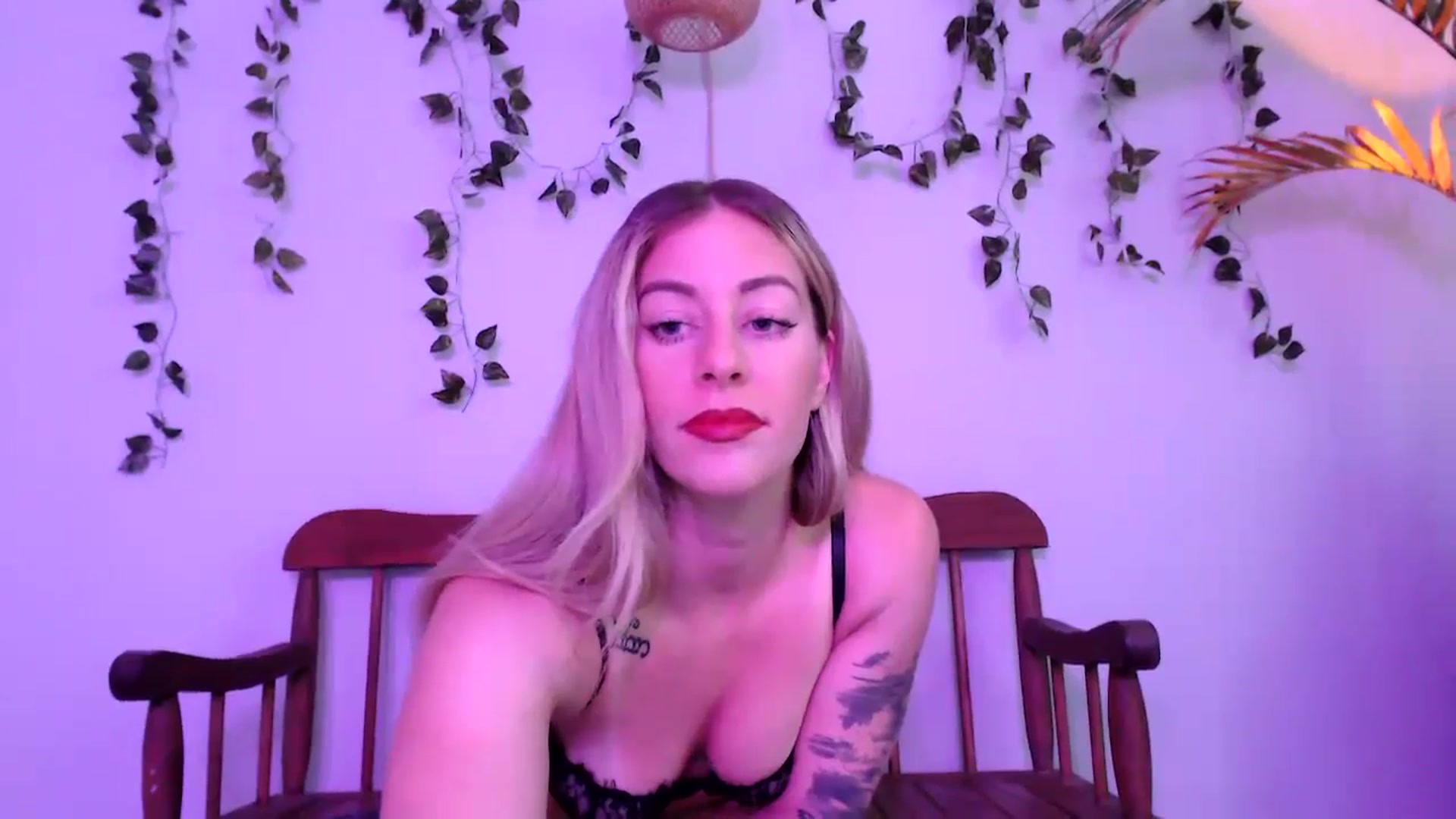 Gallery image thumbnail from AthenaSiren's myfreecams stream on, 06/15/2024, 21:20 image 8 of 20