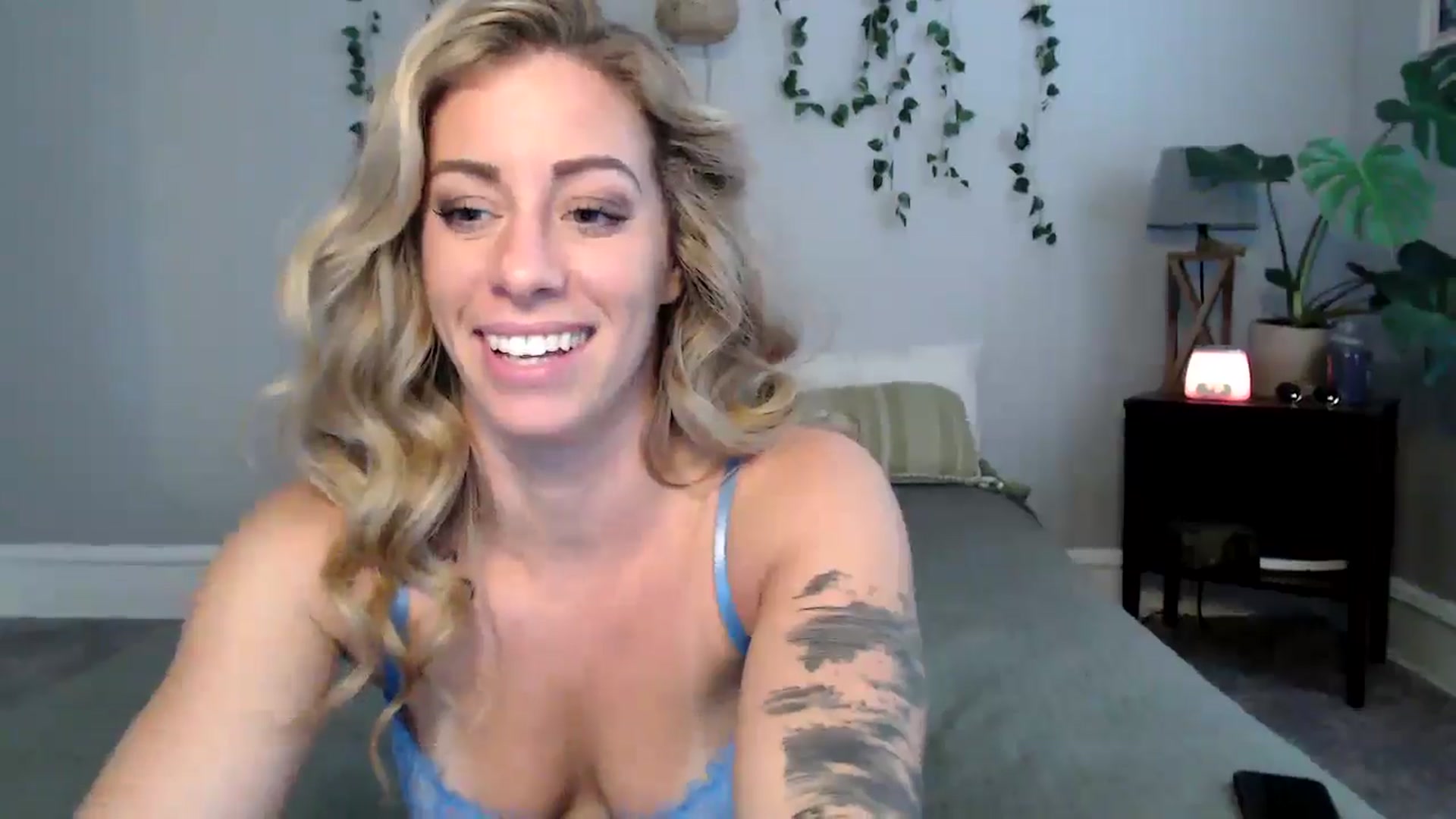 Gallery image thumbnail from AthenaSiren's myfreecams stream on, 08/11/2024, 22:35 image 17 of 20