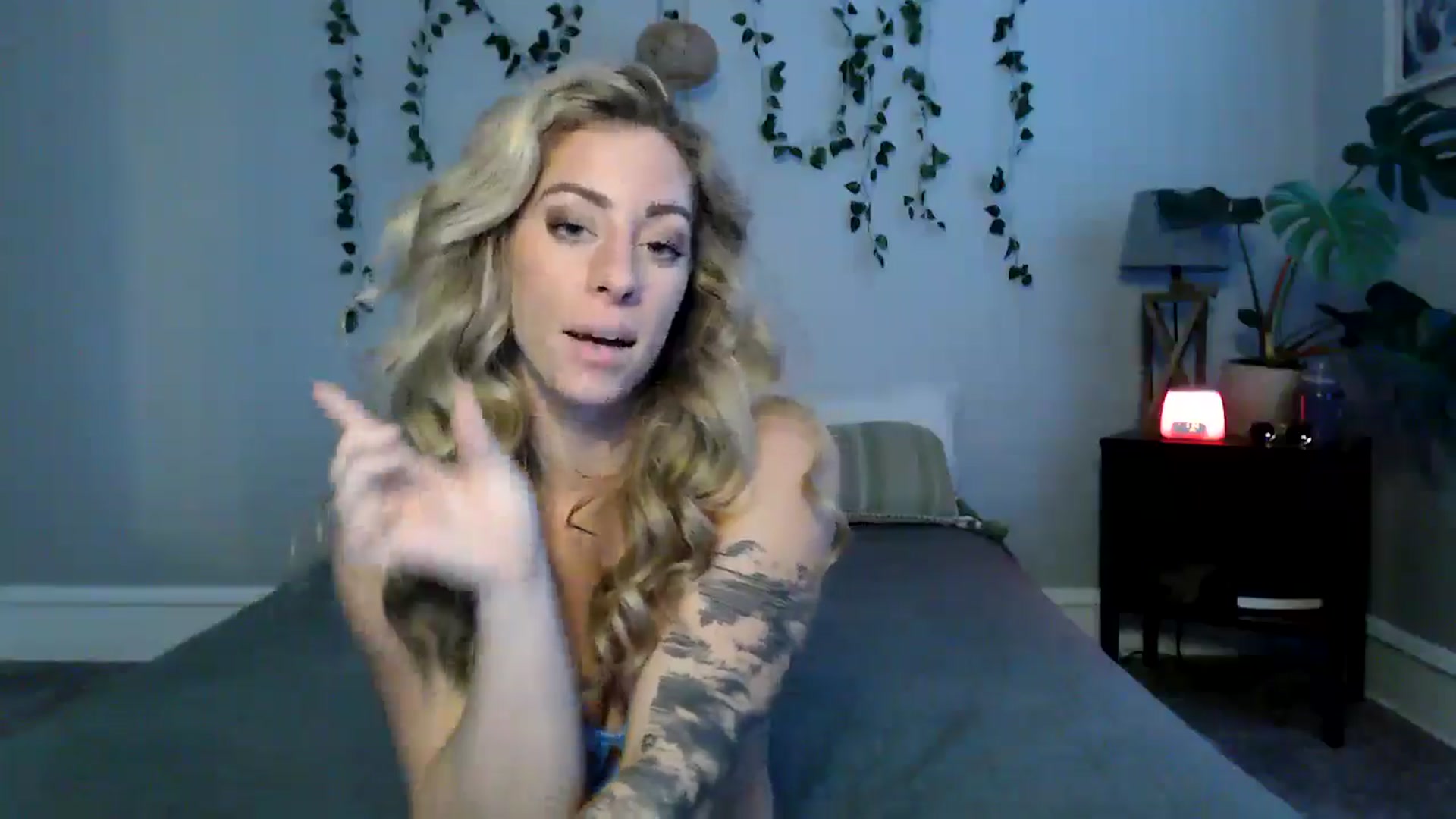 Gallery image thumbnail from AthenaSiren's myfreecams stream on, 08/11/2024, 23:58 image 8 of 20