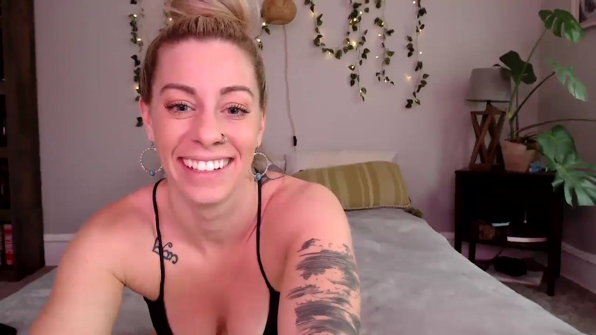 Gallery image thumbnail from AthenaSiren's myfreecams stream on, 03/11/2025, 21:28 image 4 of 20