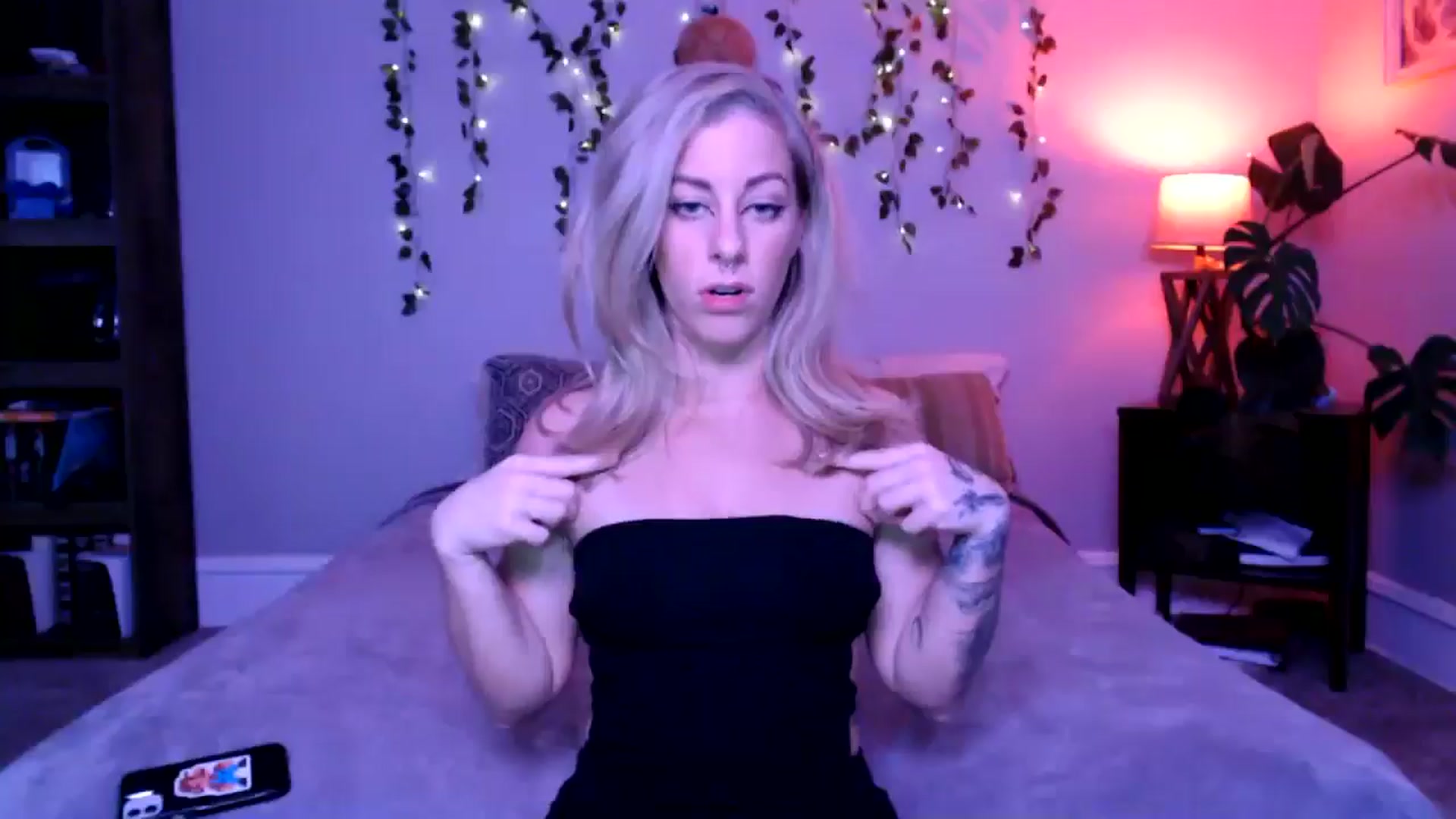 Gallery image thumbnail from AthenaSiren's myfreecams stream on, 05/26/2025, 24:54 image 10 of 20