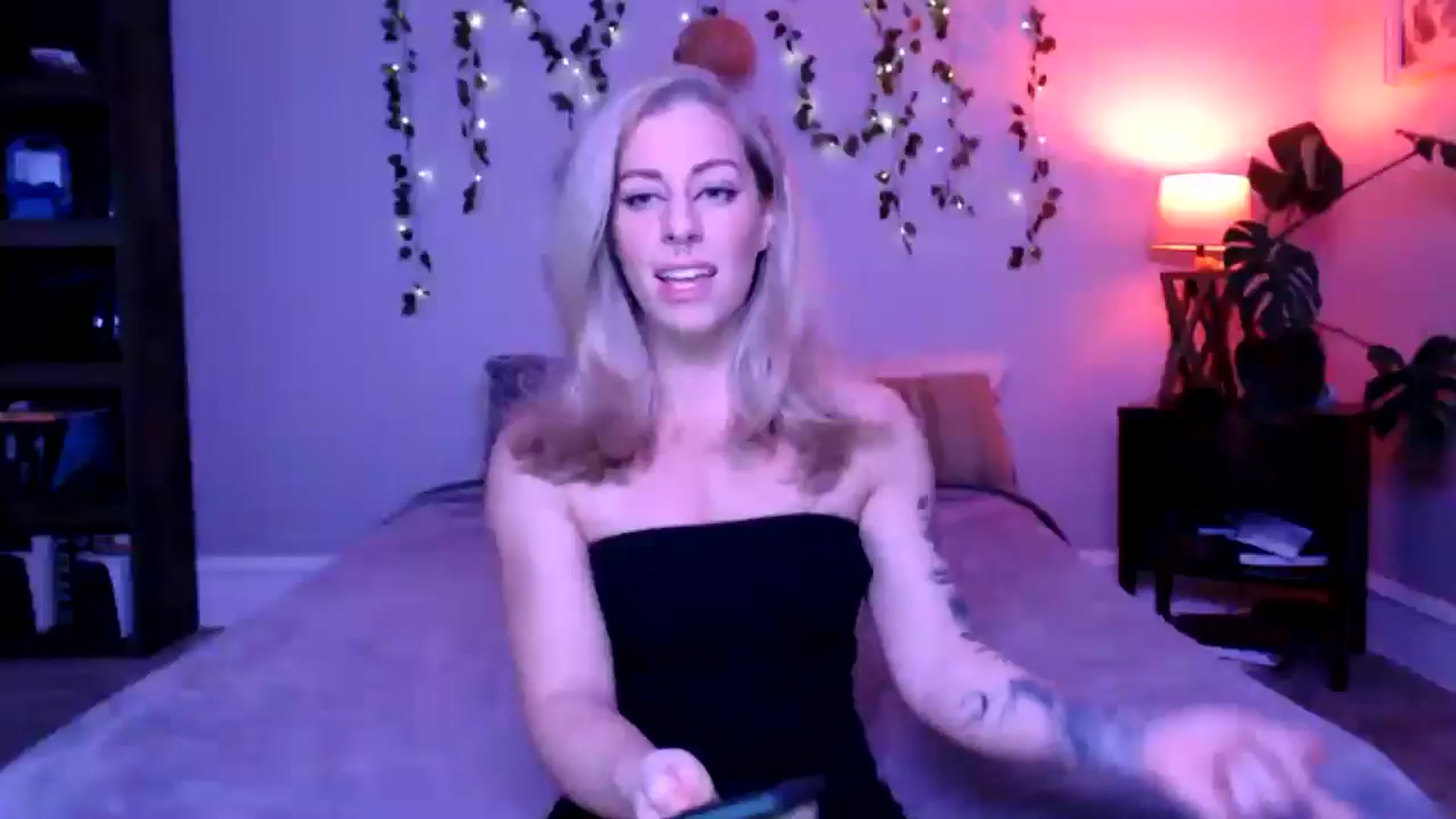 Gallery image thumbnail from AthenaSiren's myfreecams stream on, 05/26/2025, 24:54 image 15 of 20
