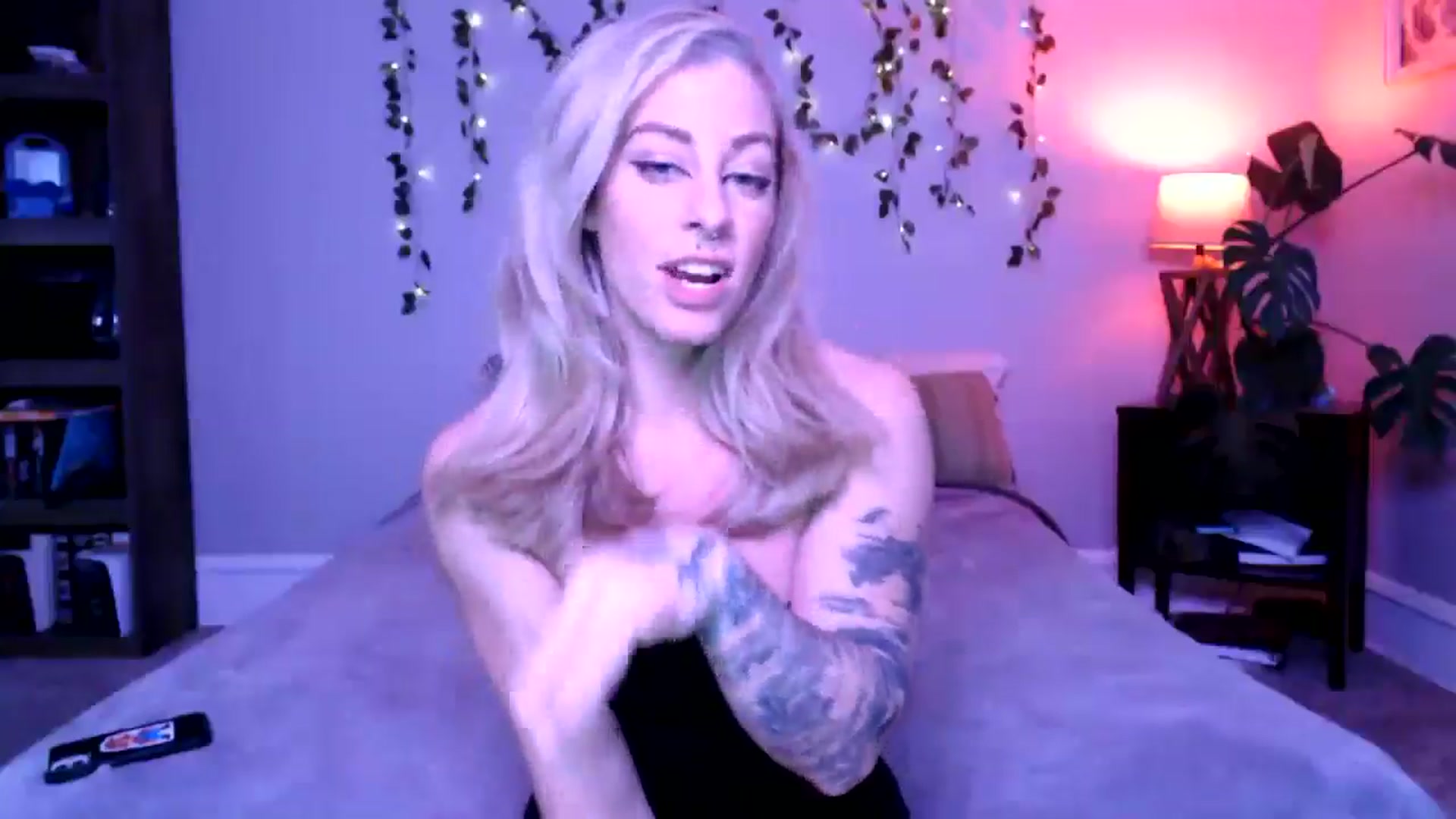 Gallery image thumbnail from AthenaSiren's myfreecams stream on, 05/26/2025, 24:54 image 2 of 20