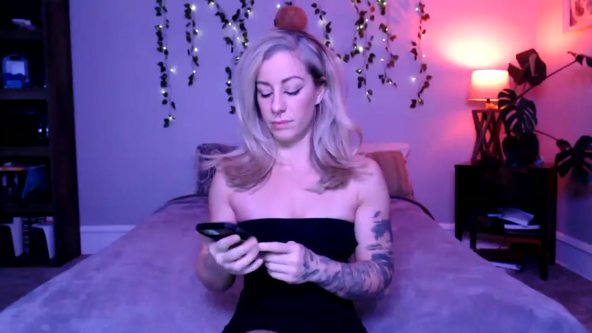 Gallery image thumbnail from AthenaSiren's myfreecams stream on, 05/26/2025, 24:54 image 19 of 20