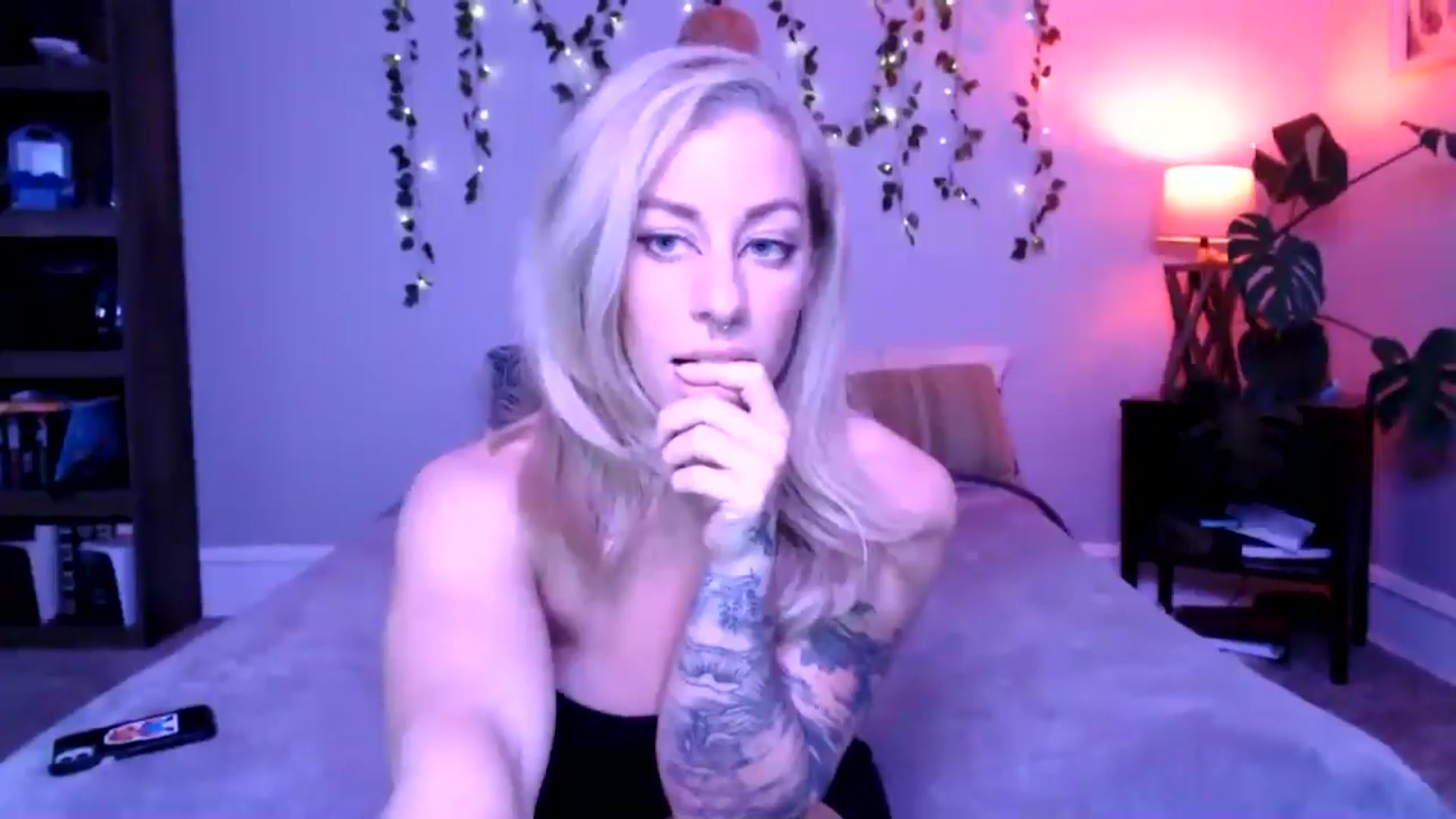 Gallery image thumbnail from AthenaSiren's myfreecams stream on, 05/26/2025, 24:54 image 3 of 20