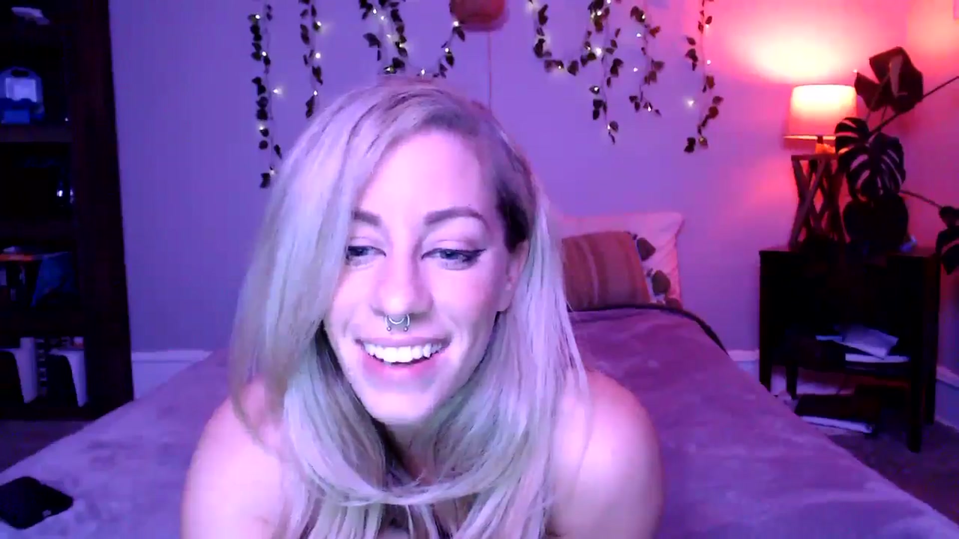 Gallery image thumbnail from AthenaSiren's myfreecams stream on, 05/26/2025, 03:23 image 10 of 20
