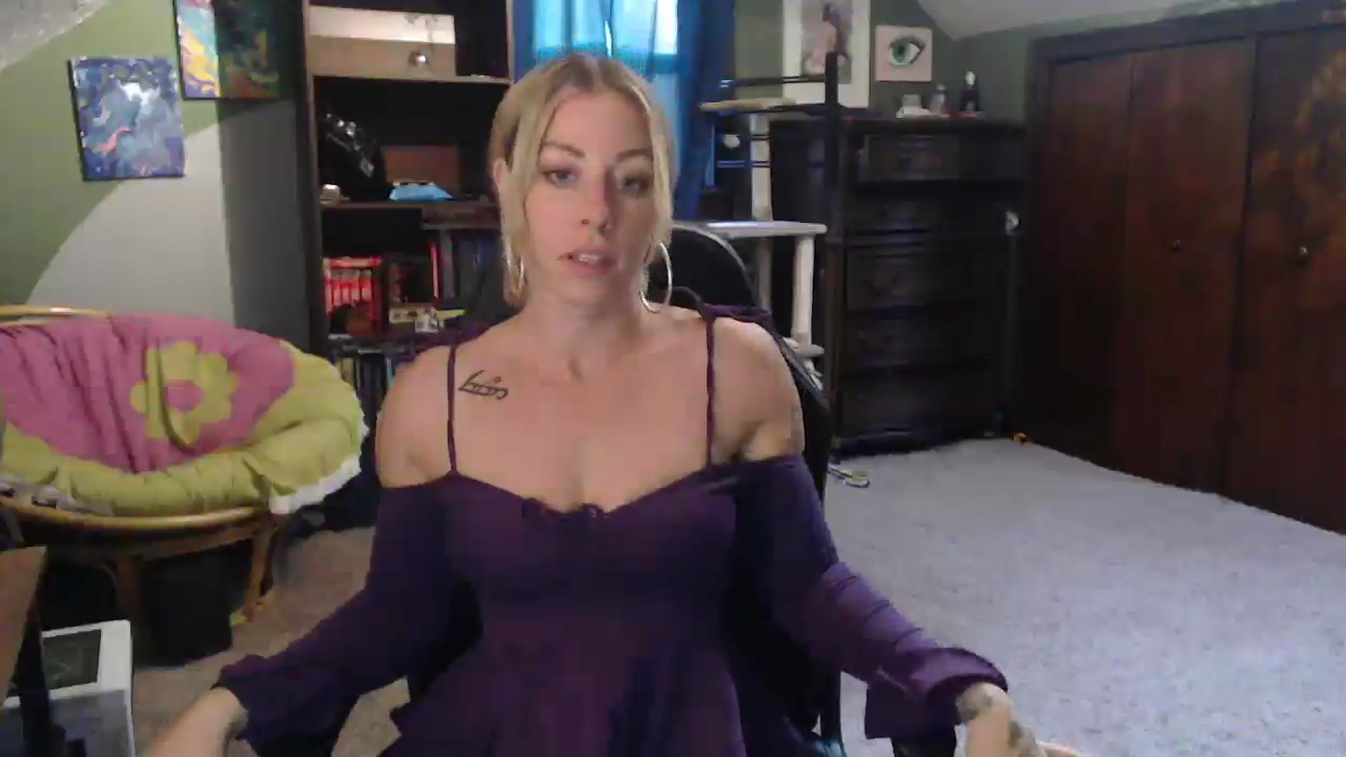 Gallery image thumbnail from AthenaSiren's myfreecams stream on, 08/03/2025, 24:28 image 7 of 20