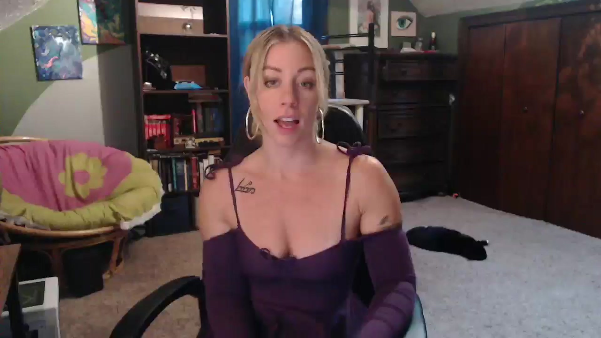 Gallery image thumbnail from AthenaSiren's myfreecams stream on, 08/03/2025, 24:28 image 14 of 20