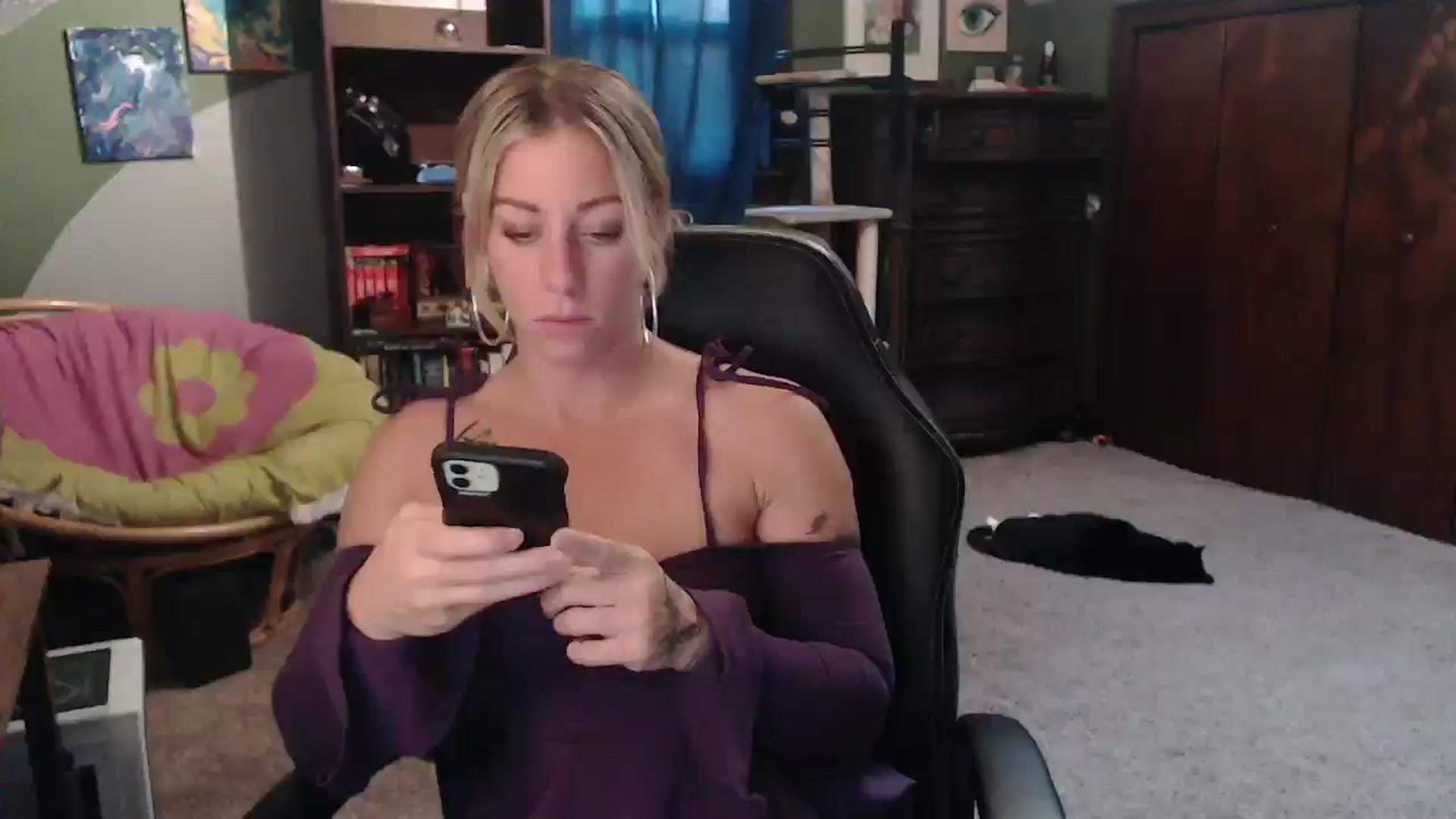 Gallery image thumbnail from AthenaSiren's myfreecams stream on, 08/03/2025, 24:28 image 18 of 20