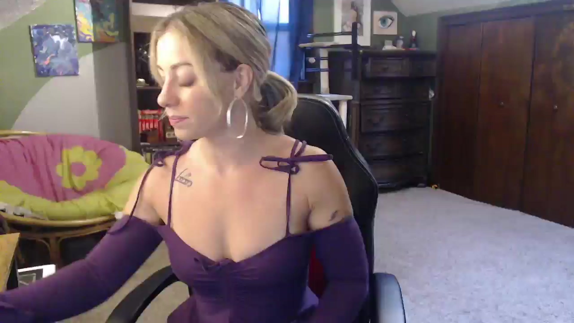 Gallery image thumbnail from AthenaSiren's myfreecams stream on, 08/03/2025, 24:28 image 1 of 20
