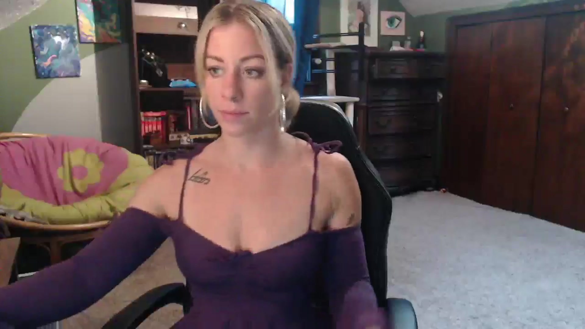 Gallery image thumbnail from AthenaSiren's myfreecams stream on, 08/03/2025, 24:28 image 5 of 20