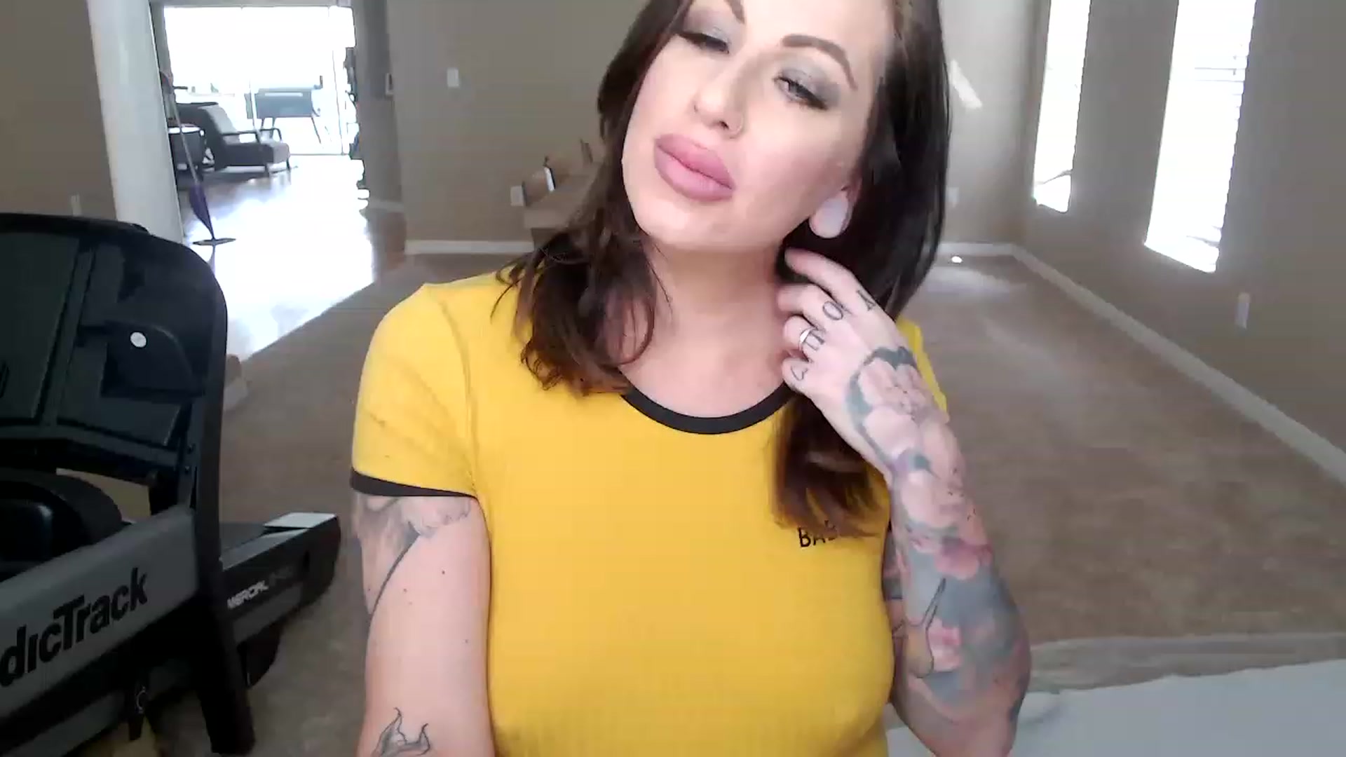 Gallery image thumbnail from AtomicMILF's myfreecams stream on, 01/20/2023, 16:25 image 3 of 20