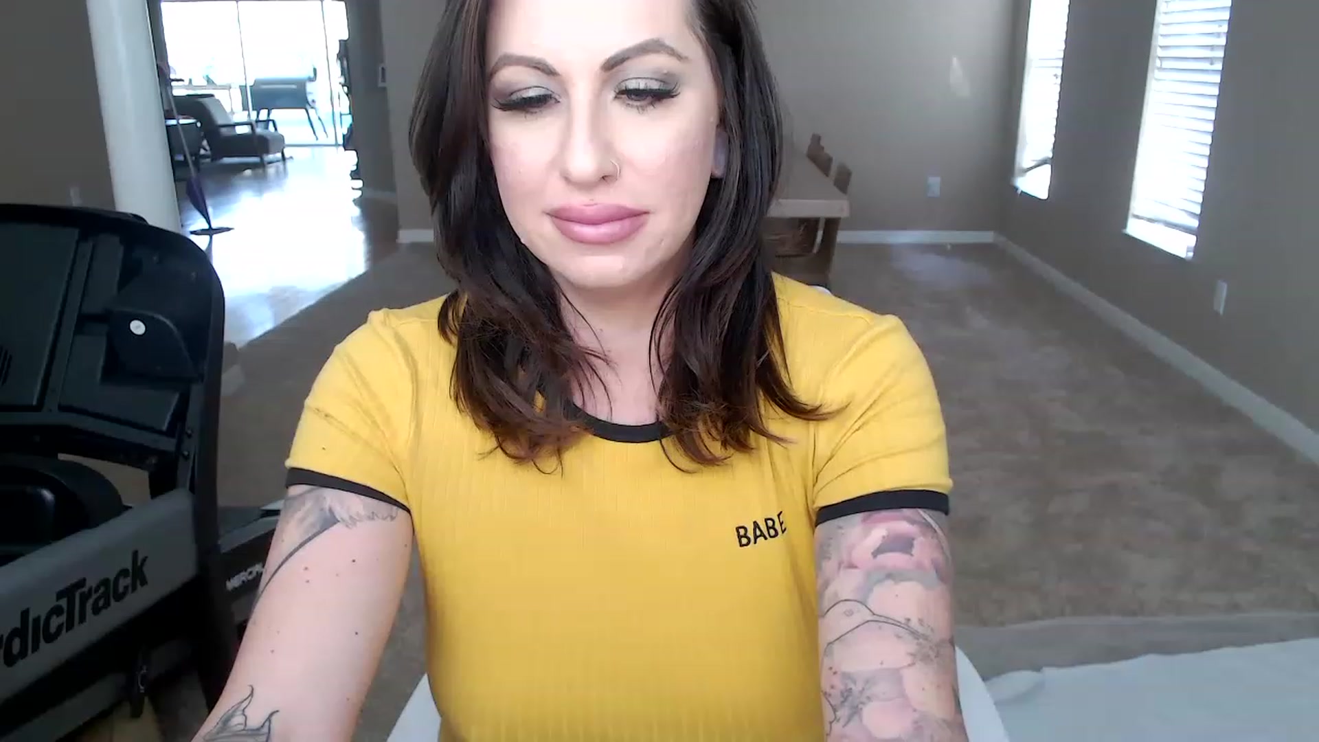 Gallery image thumbnail from AtomicMILF's myfreecams stream on, 01/20/2023, 16:25 image 18 of 20