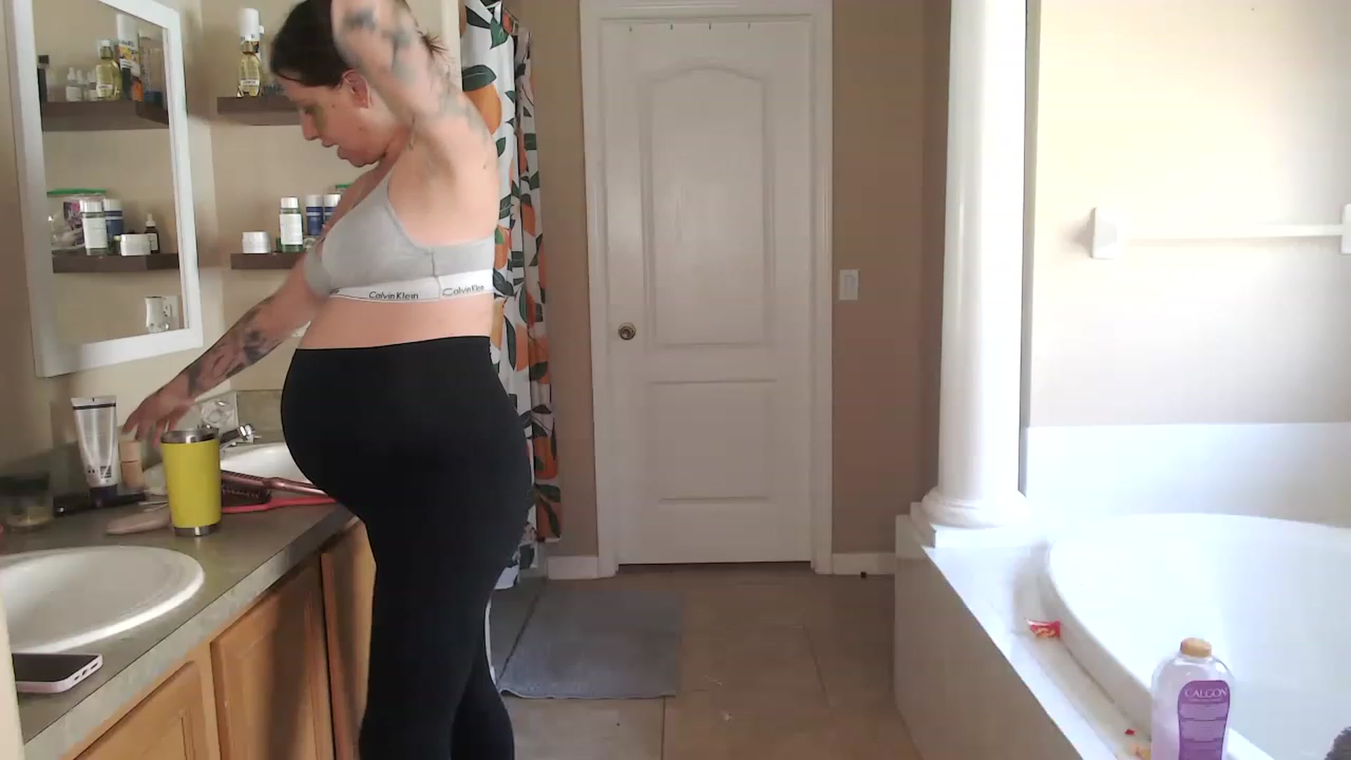 Gallery image thumbnail from AtomicMILF's myfreecams stream on, 02/23/2023, 15:12 image 6 of 20