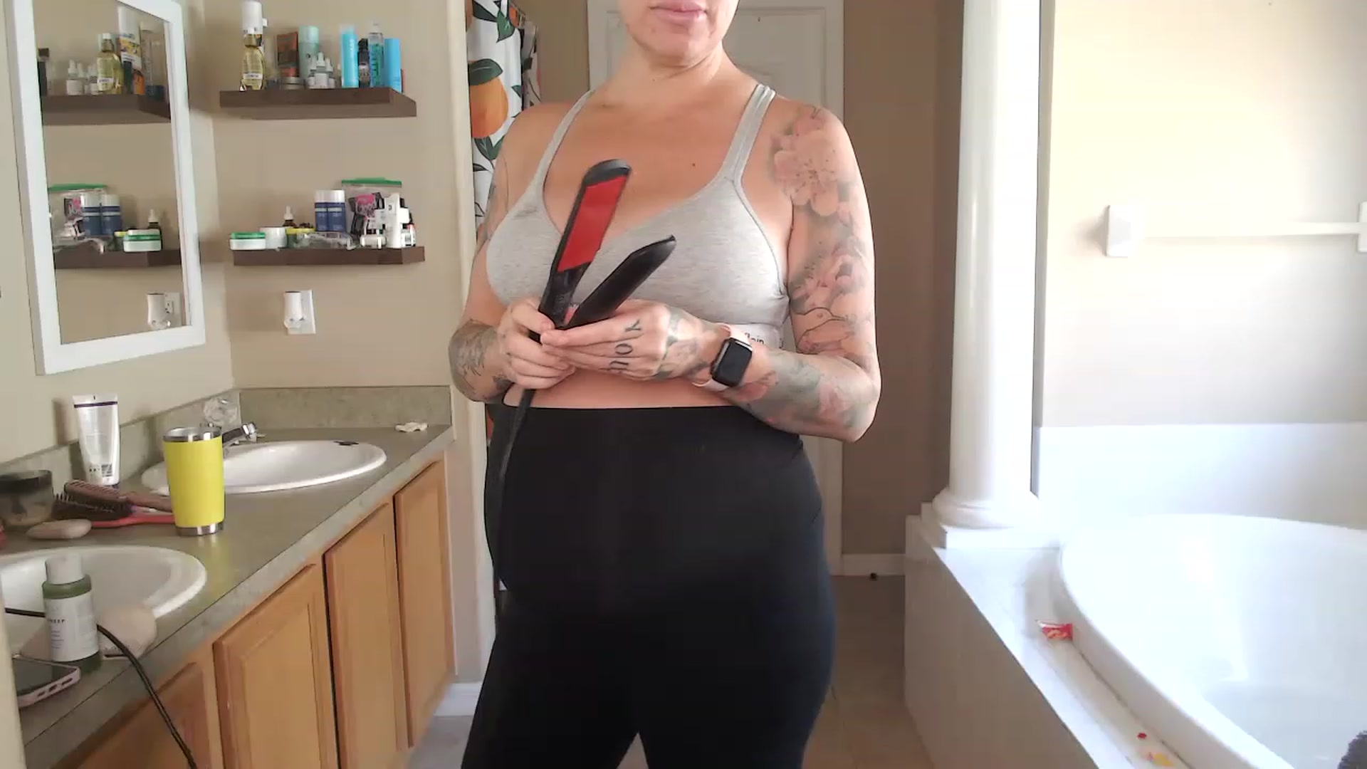 Gallery image thumbnail from AtomicMILF's myfreecams stream on, 02/23/2023, 15:12 image 12 of 20