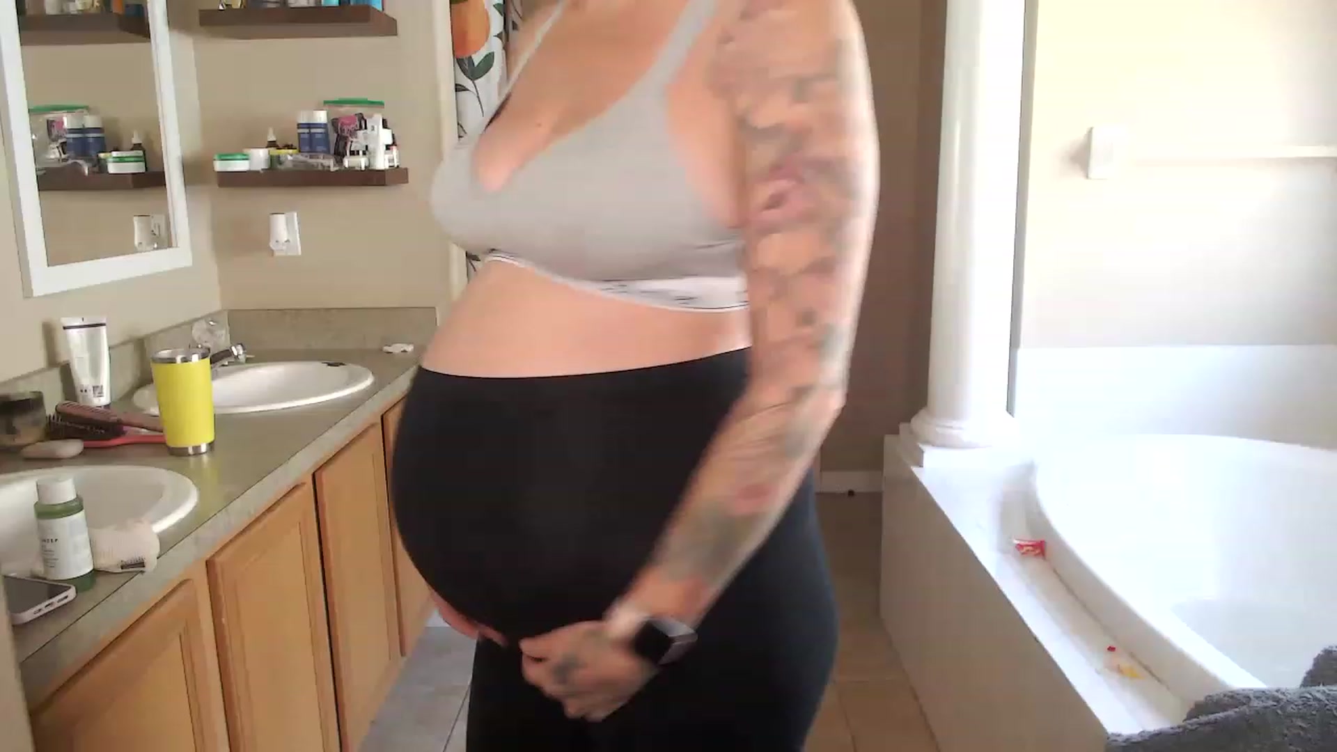 Gallery image thumbnail from AtomicMILF's myfreecams stream on, 02/23/2023, 15:12 image 11 of 20