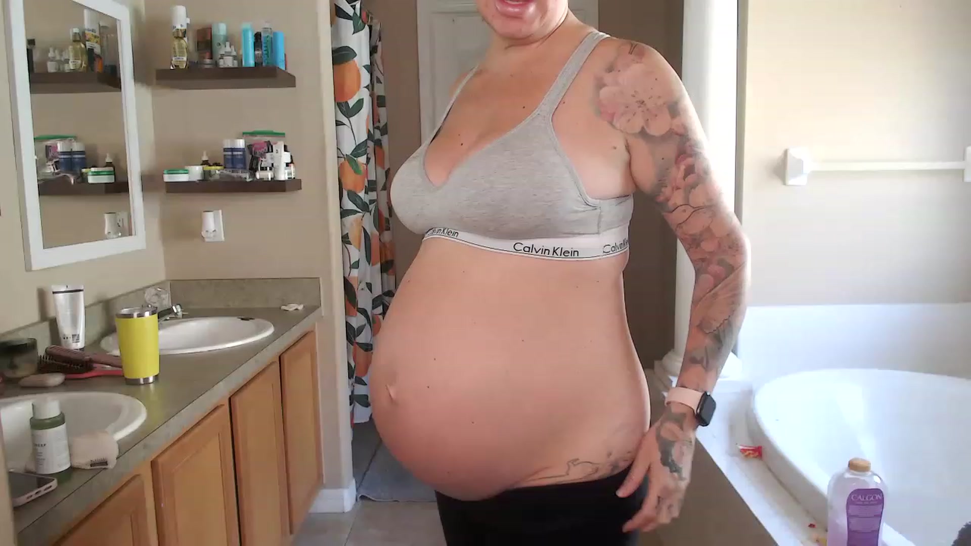 Gallery image thumbnail from AtomicMILF's myfreecams stream on, 02/23/2023, 15:12 image 9 of 20