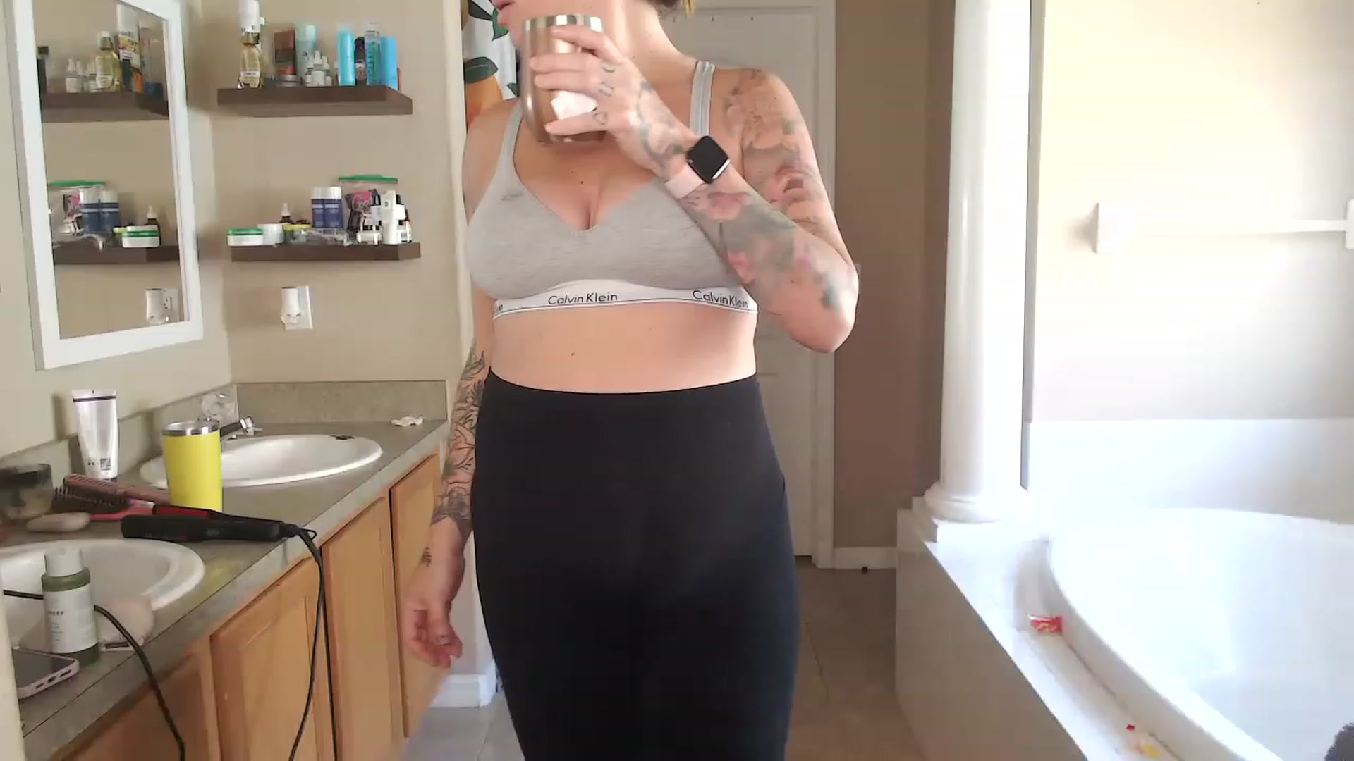 Gallery image thumbnail from AtomicMILF's myfreecams stream on, 02/23/2023, 15:12 image 15 of 20
