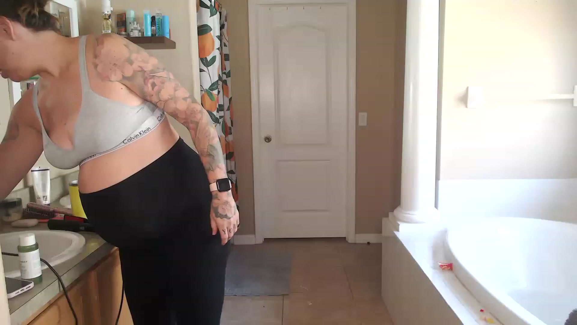 Gallery image thumbnail from AtomicMILF's myfreecams stream on, 02/23/2023, 15:12 image 16 of 20
