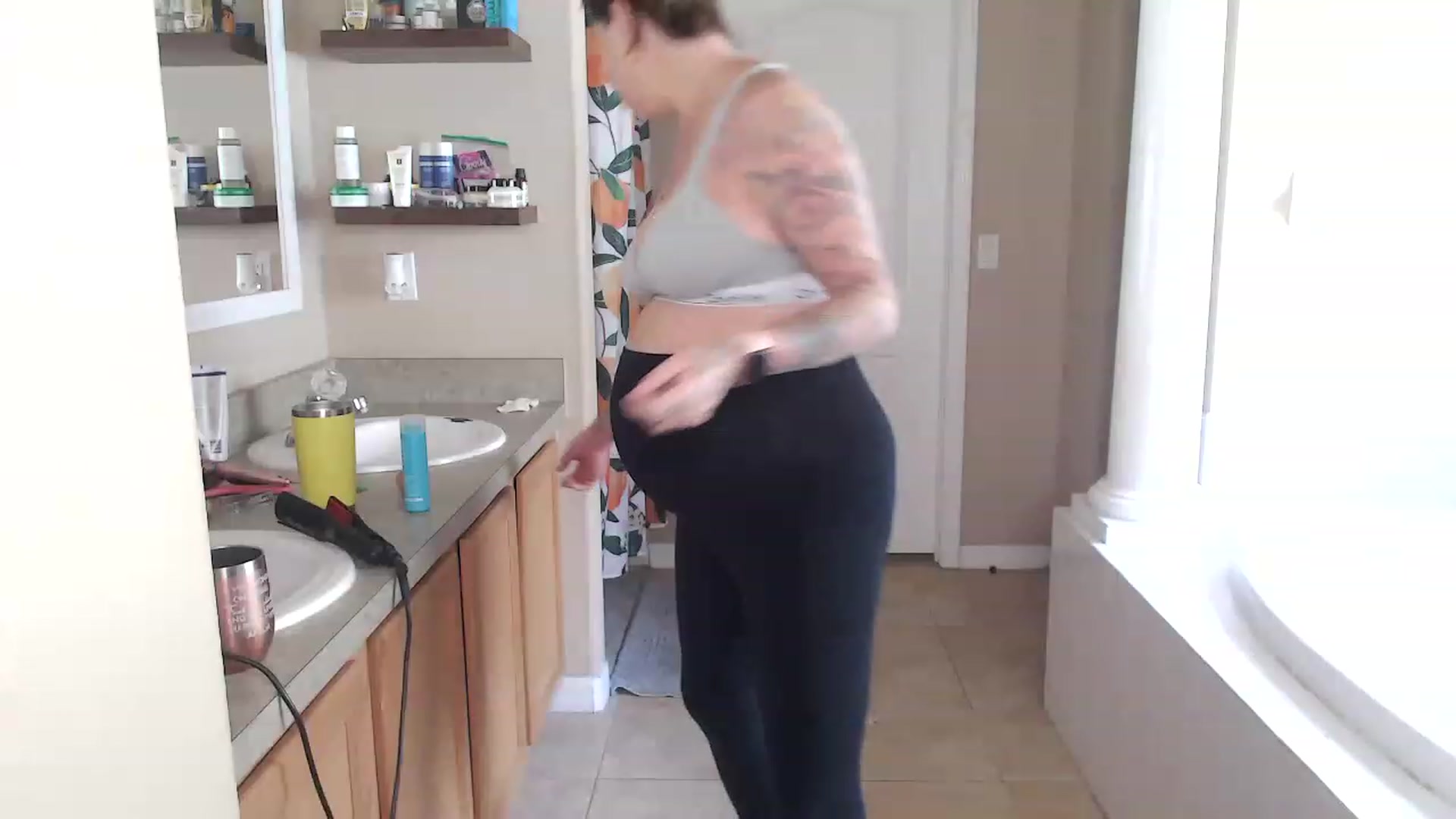Gallery image thumbnail from AtomicMILF's myfreecams stream on, 02/23/2023, 16:10 image 3 of 20