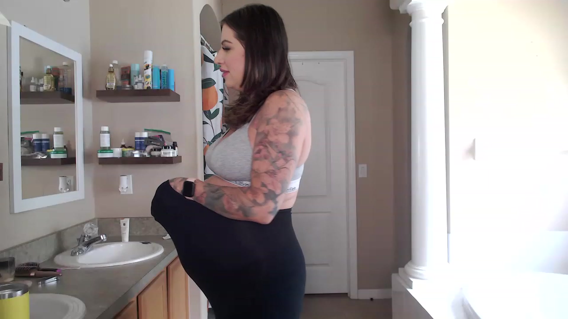 Gallery image thumbnail from AtomicMILF's myfreecams stream on, 02/23/2023, 16:55 image 3 of 20