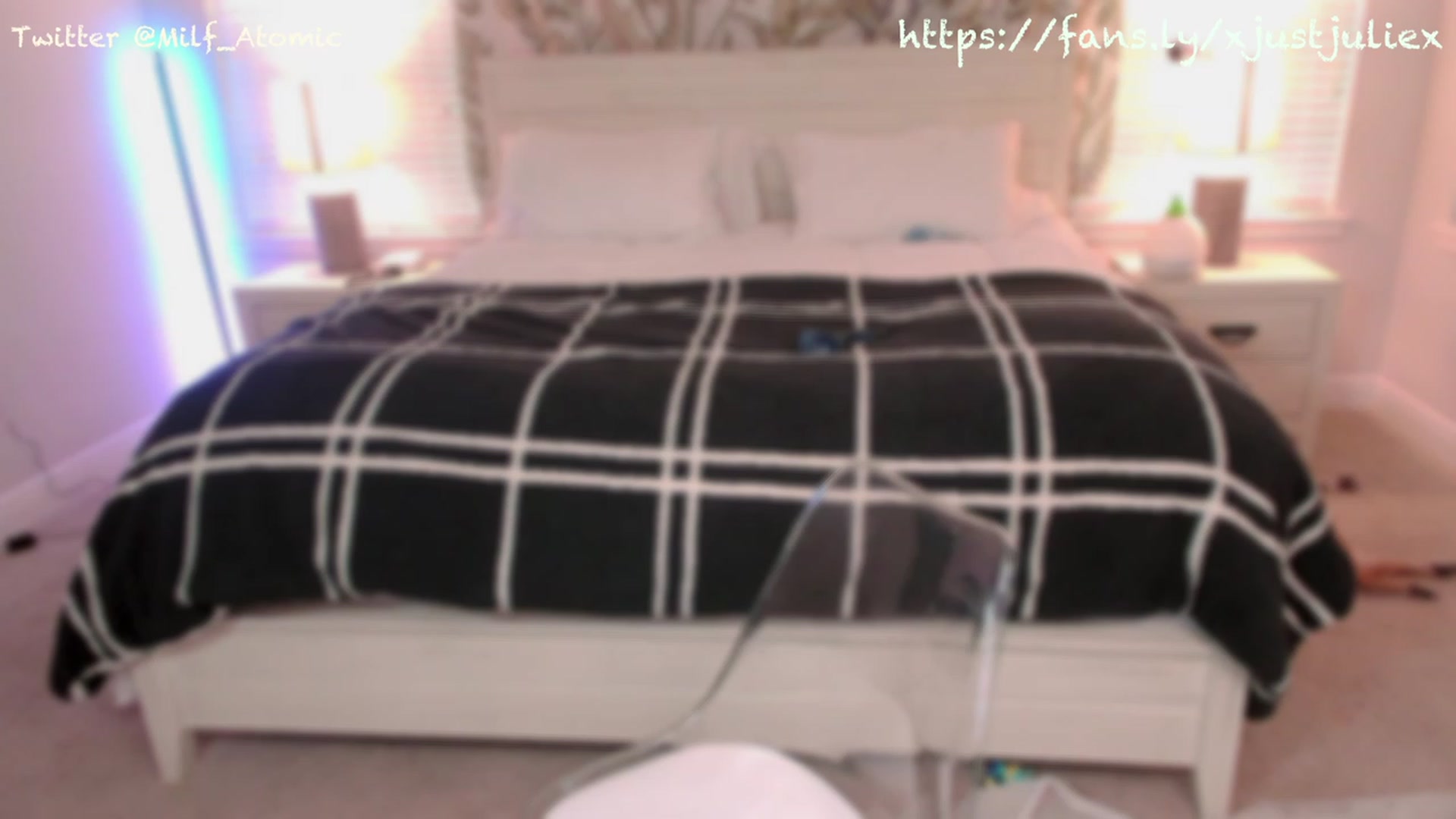 Gallery image thumbnail from AtomicMILF's myfreecams stream on, 01/09/2024, 18:03 image 6 of 20