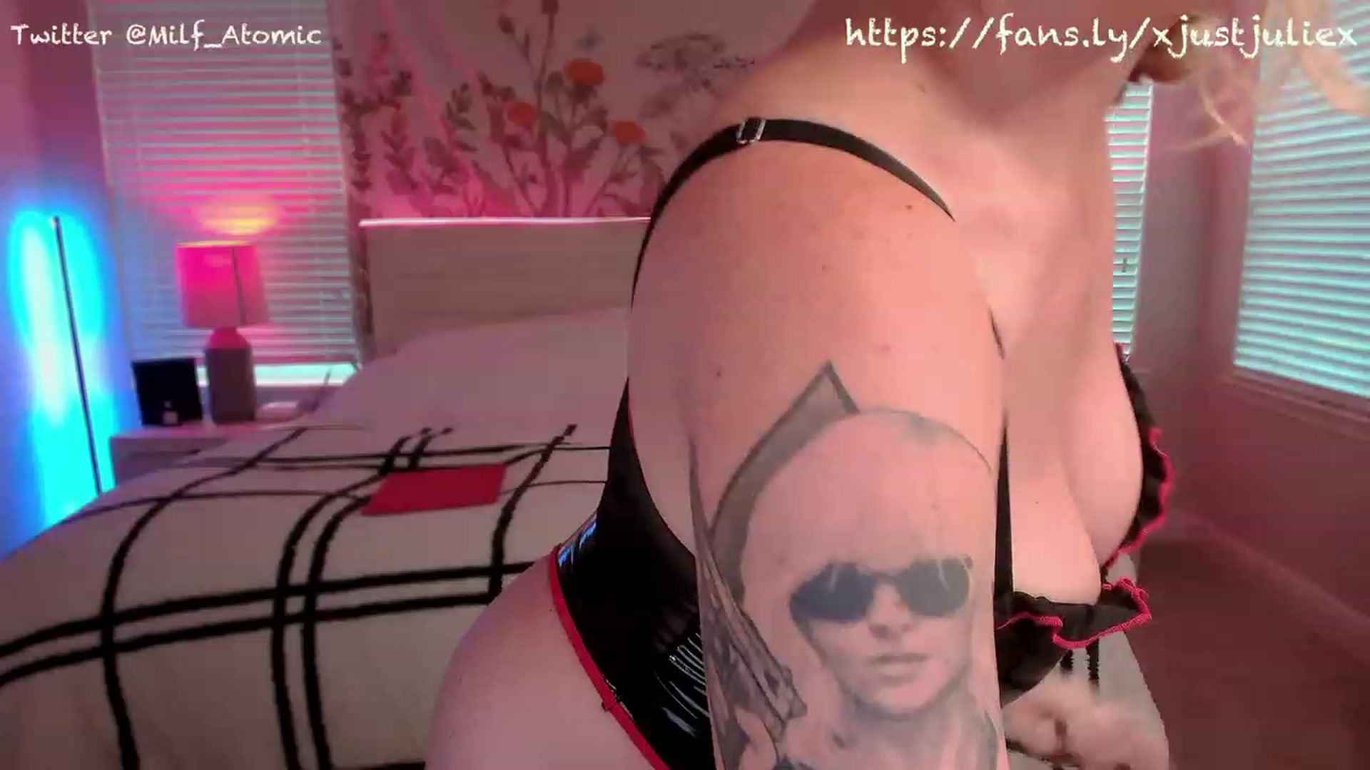 Gallery image thumbnail from AtomicMILF's myfreecams stream on, 01/16/2024, 15:22 image 5 of 20