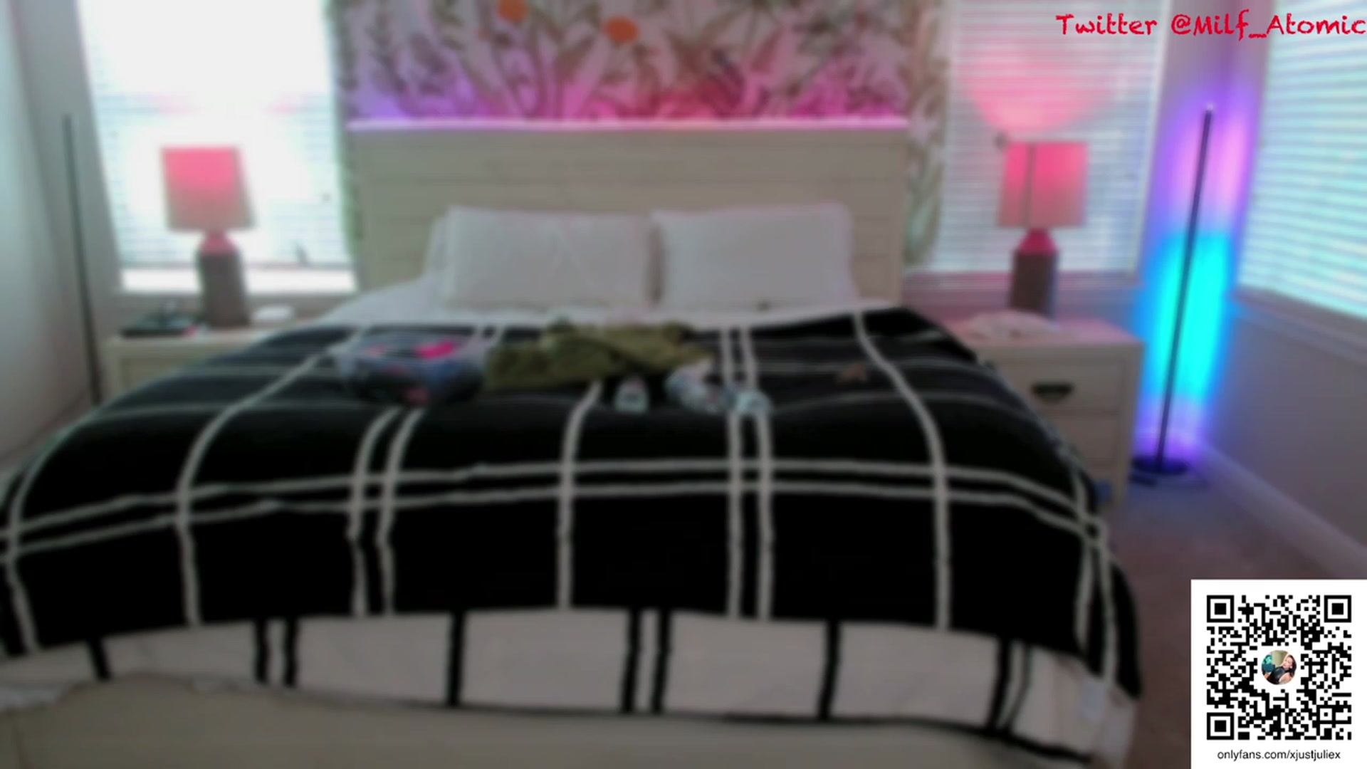 Gallery image thumbnail from AtomicMILF's myfreecams stream on, 01/31/2024, 16:57 image 2 of 20