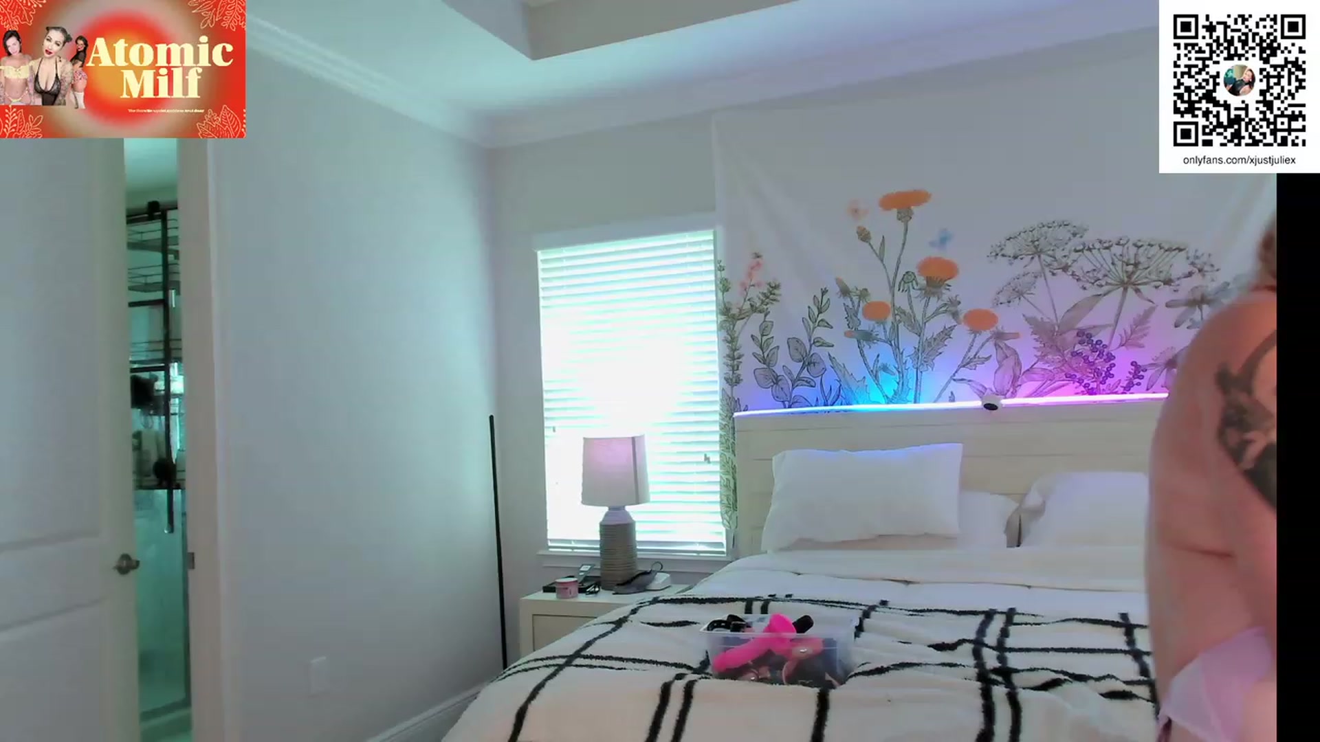 Gallery image thumbnail from AtomicMILF's myfreecams stream on, 02/22/2024, 17:52 image 17 of 20