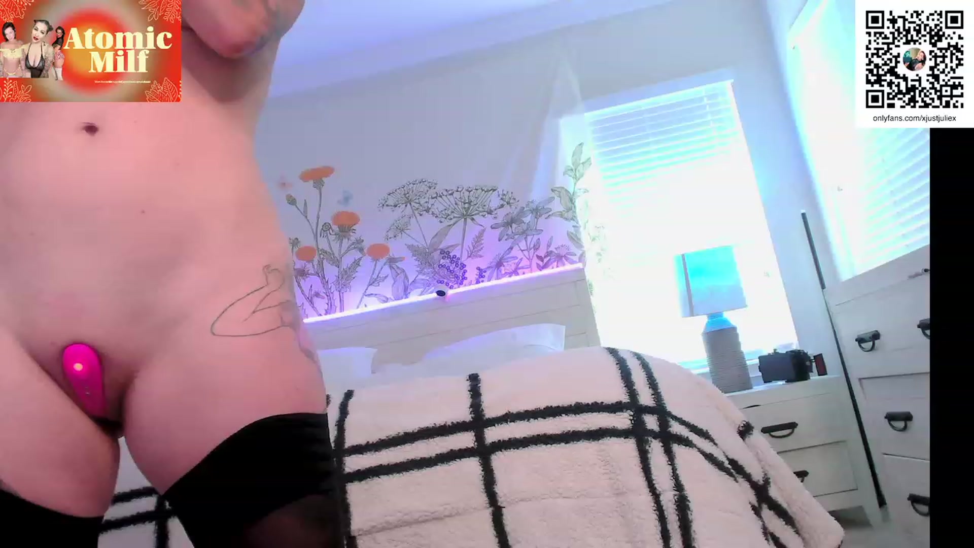 Gallery image thumbnail from AtomicMILF's myfreecams stream on, 02/27/2024, 17:46 image 8 of 20