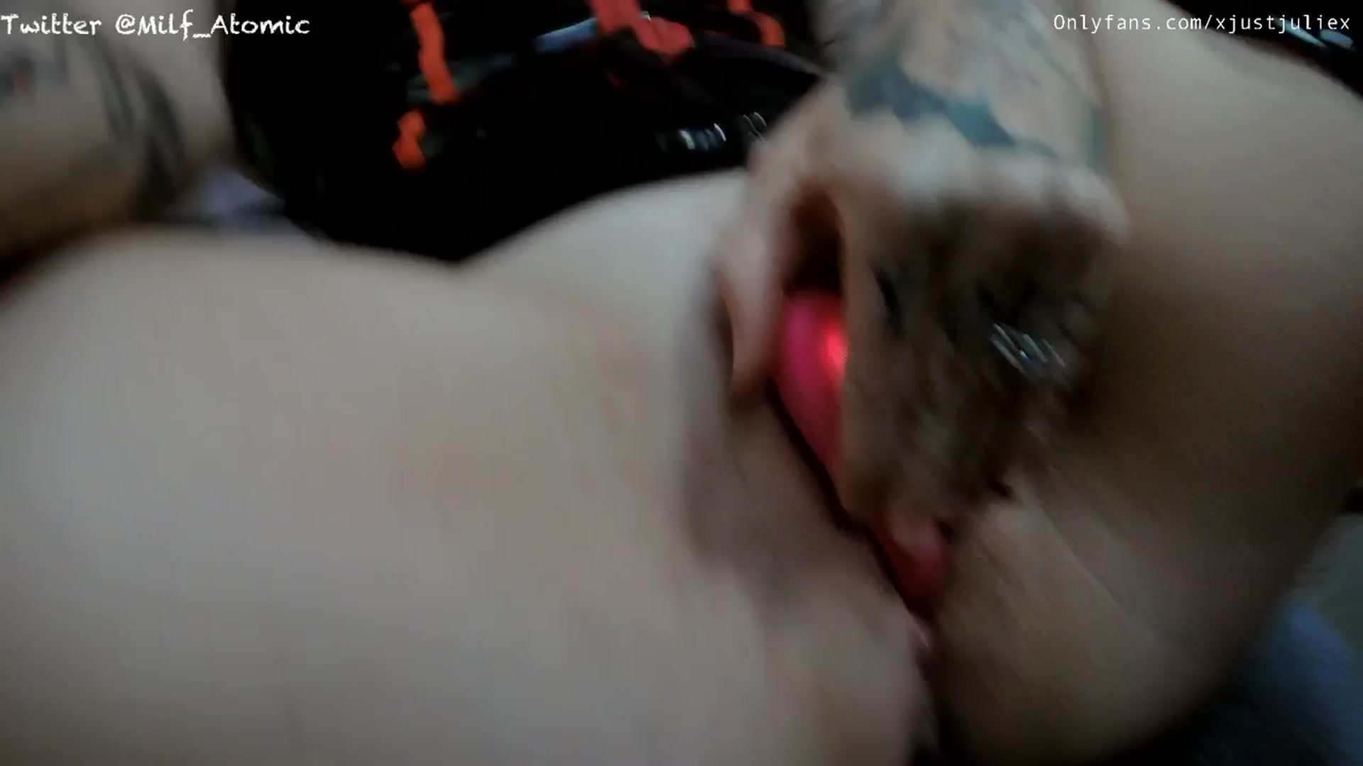 Gallery image thumbnail from AtomicMILF's myfreecams stream on, 06/05/2024, 24:57 image 8 of 20