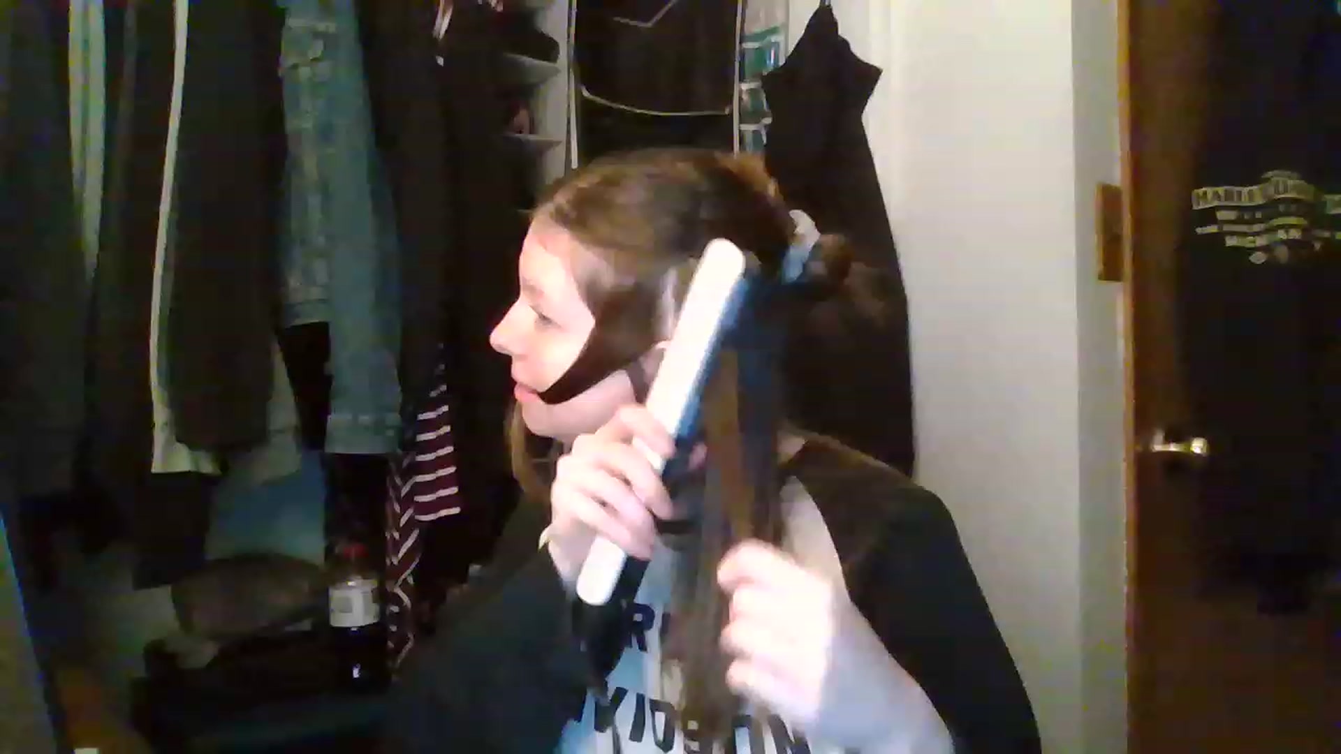 Gallery image thumbnail from Atomic_Ash's myfreecams stream on, 04/17/2023, 14:29 image 19 of 20