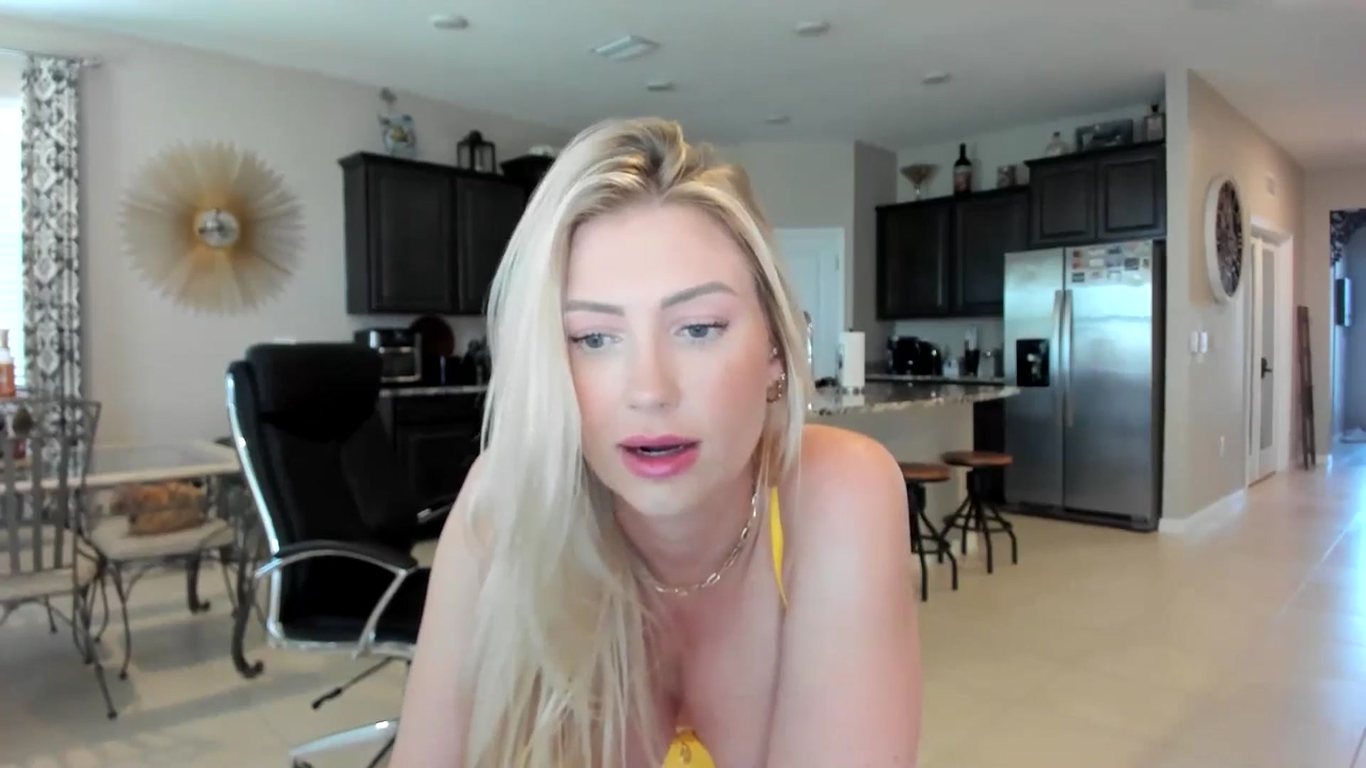 Gallery image thumbnail from AubreeMartin's myfreecams stream on, 04/16/2024, 17:29 image 6 of 20