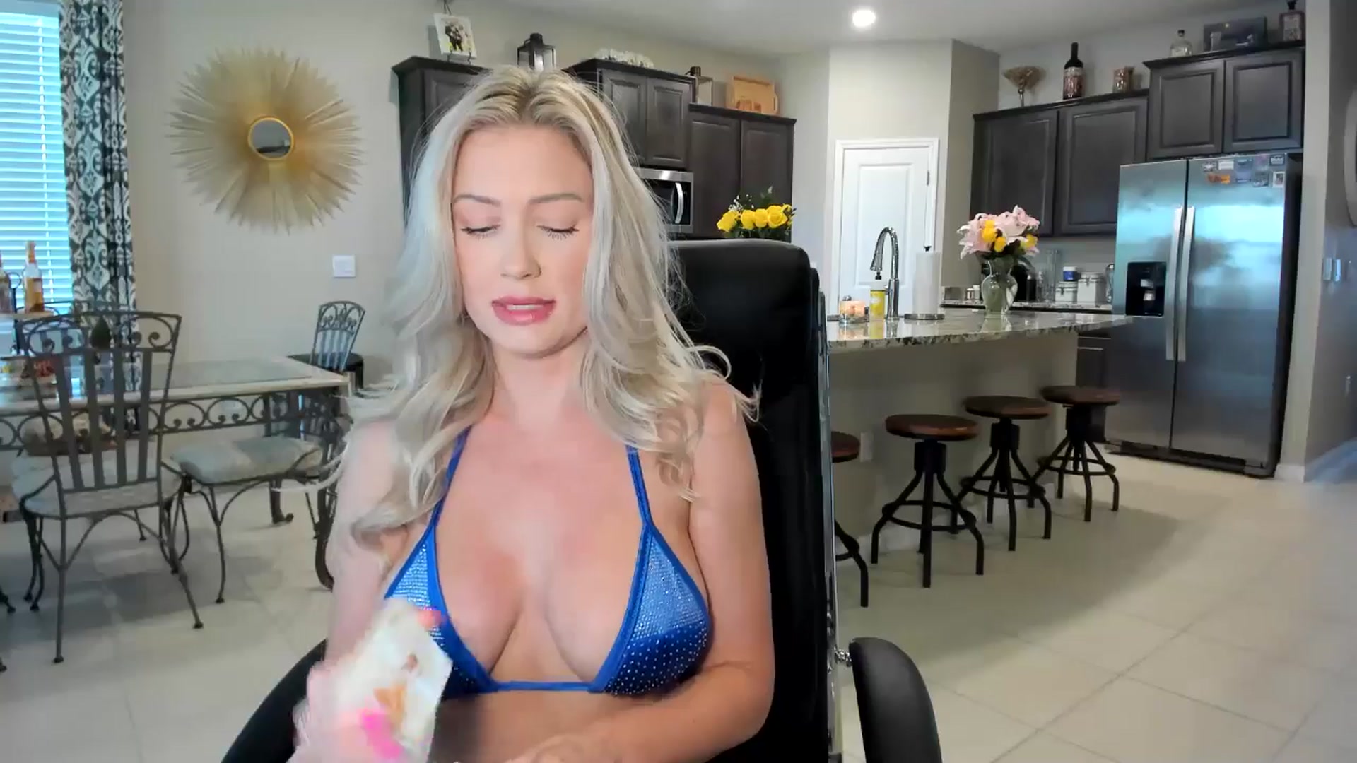 Gallery image thumbnail from AubreeMartin's myfreecams stream on, 05/16/2024, 16:25 image 15 of 20