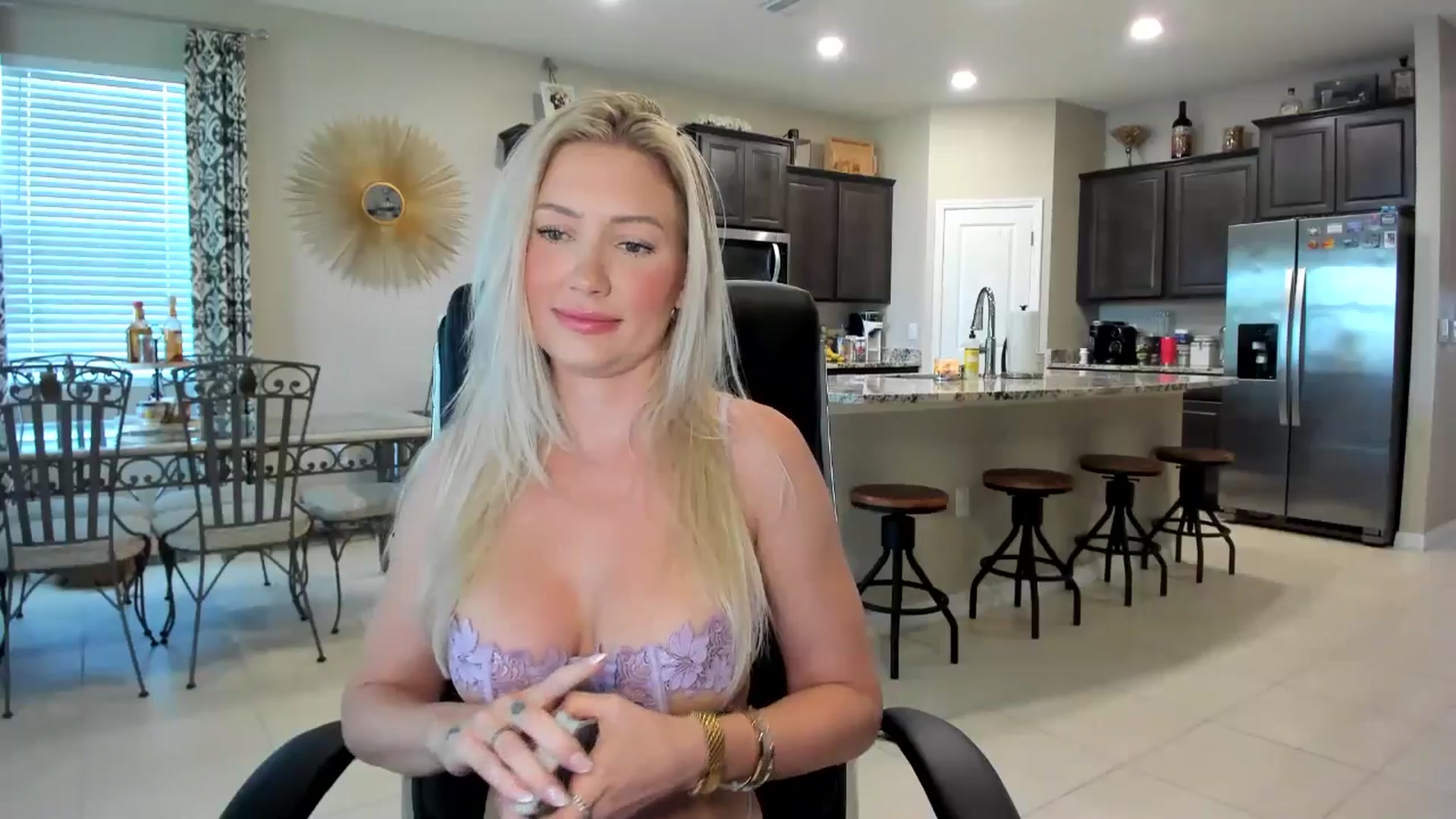 Gallery image thumbnail from AubreeMartin's myfreecams stream on, 05/21/2024, 19:21 image 8 of 20