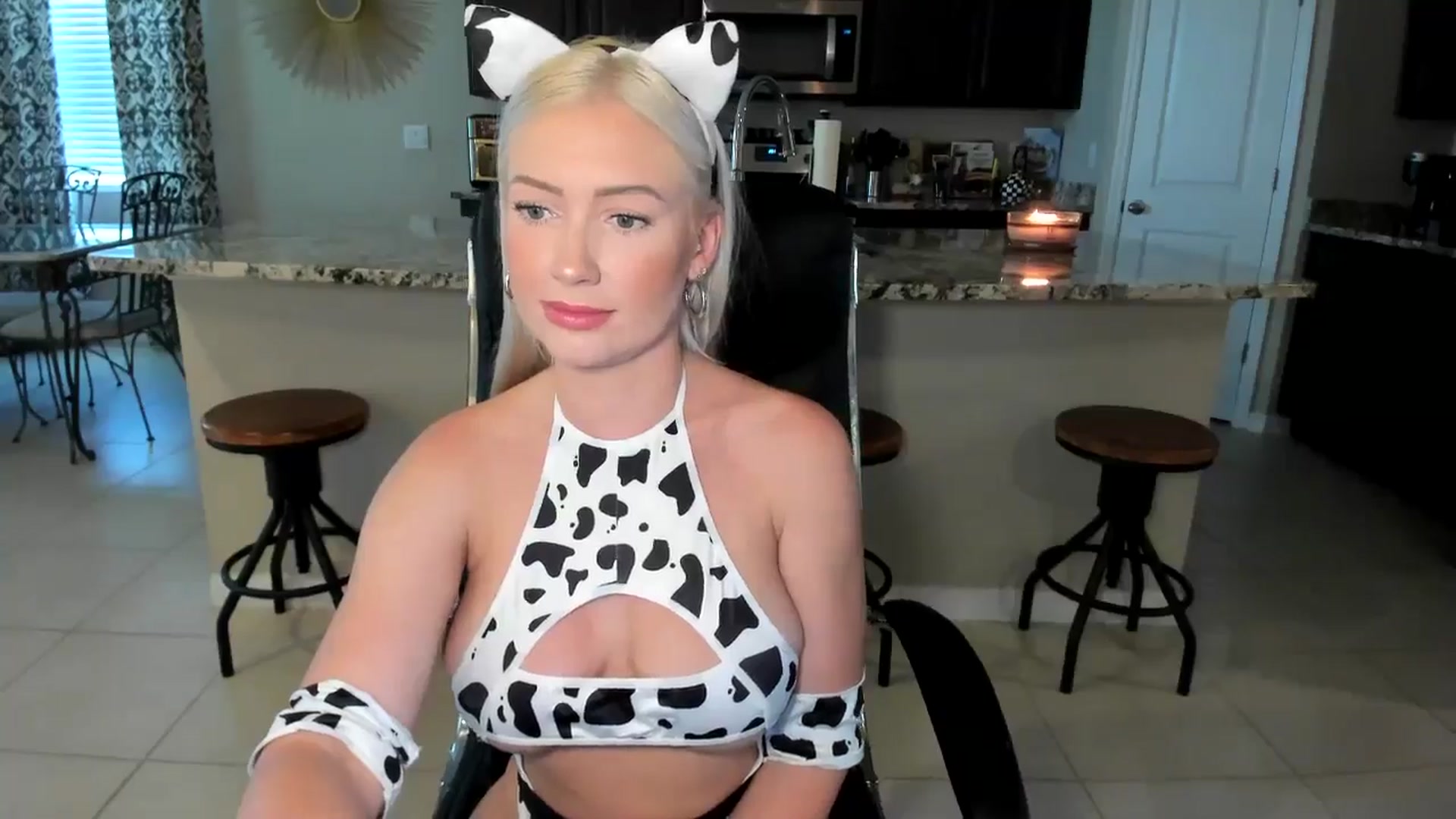 Gallery image thumbnail from AubreeMartin's myfreecams stream on, 07/25/2024, 21:20 image 5 of 20