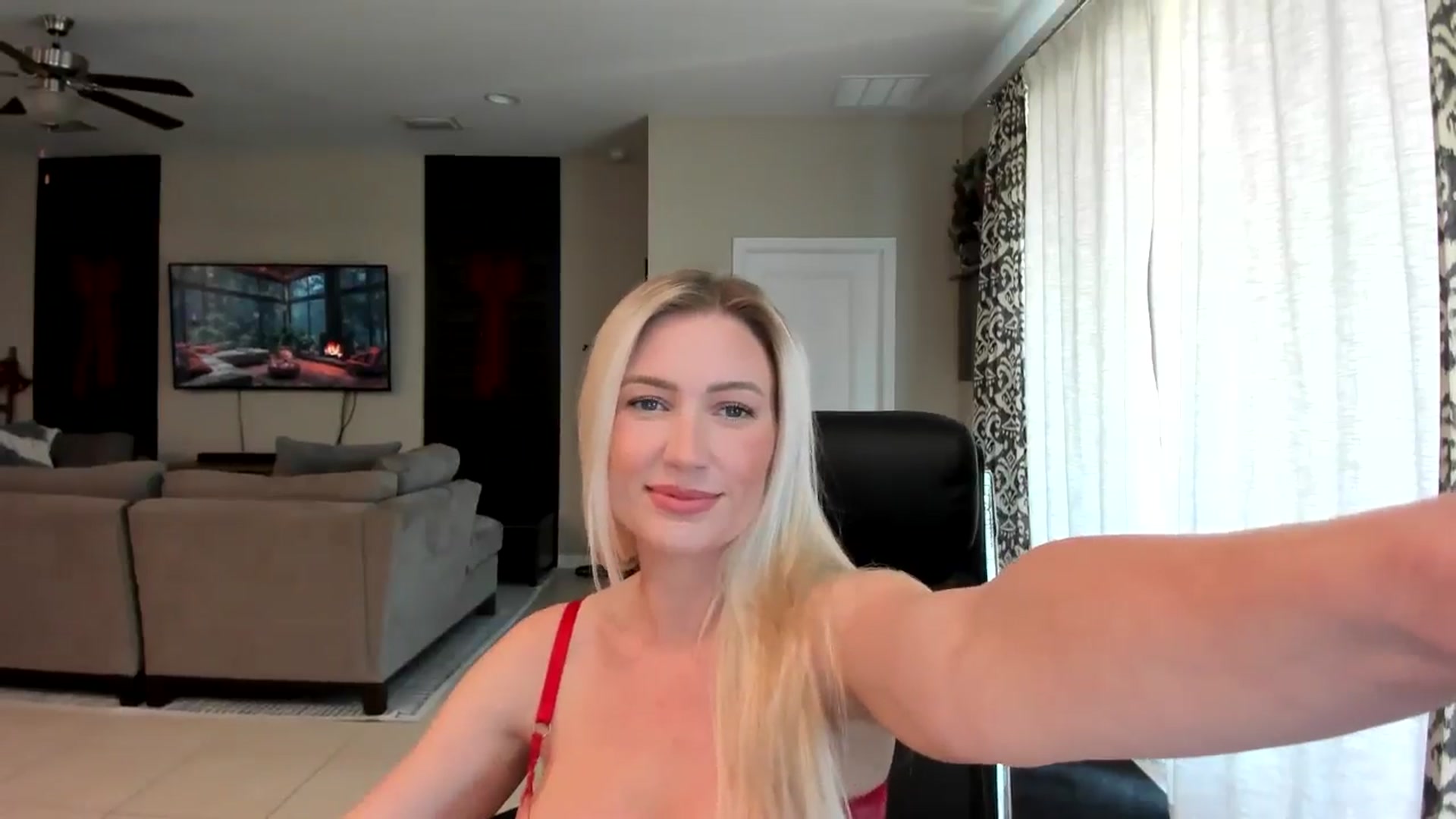 Gallery image thumbnail from AubreeMartin's myfreecams stream on, 01/27/2025, 18:49 image 11 of 20
